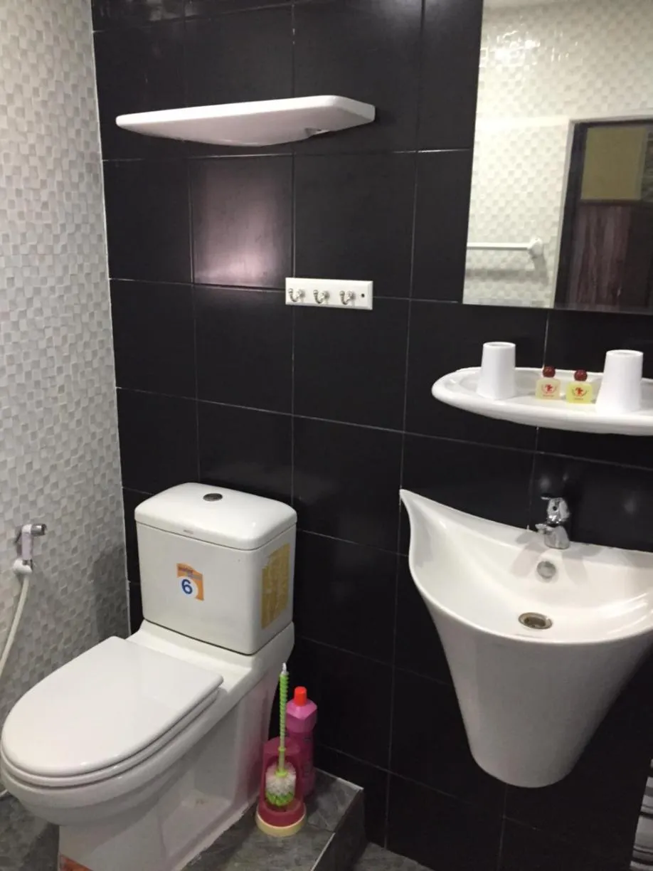 Bathroom in Fong Kaew and Baan Nang Fa Guesthouse