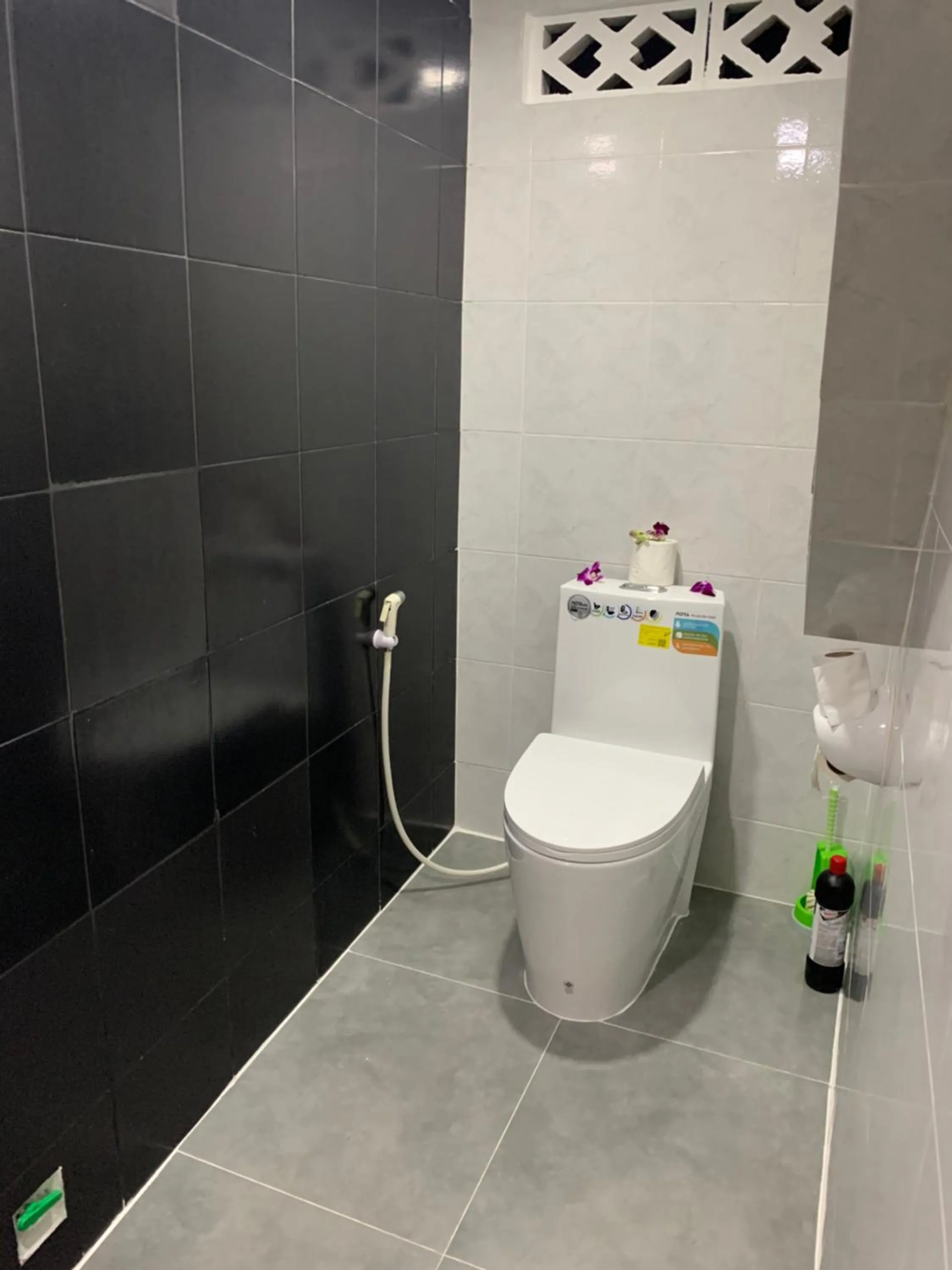 Bathroom in Fong Kaew and Baan Nang Fa Guesthouse