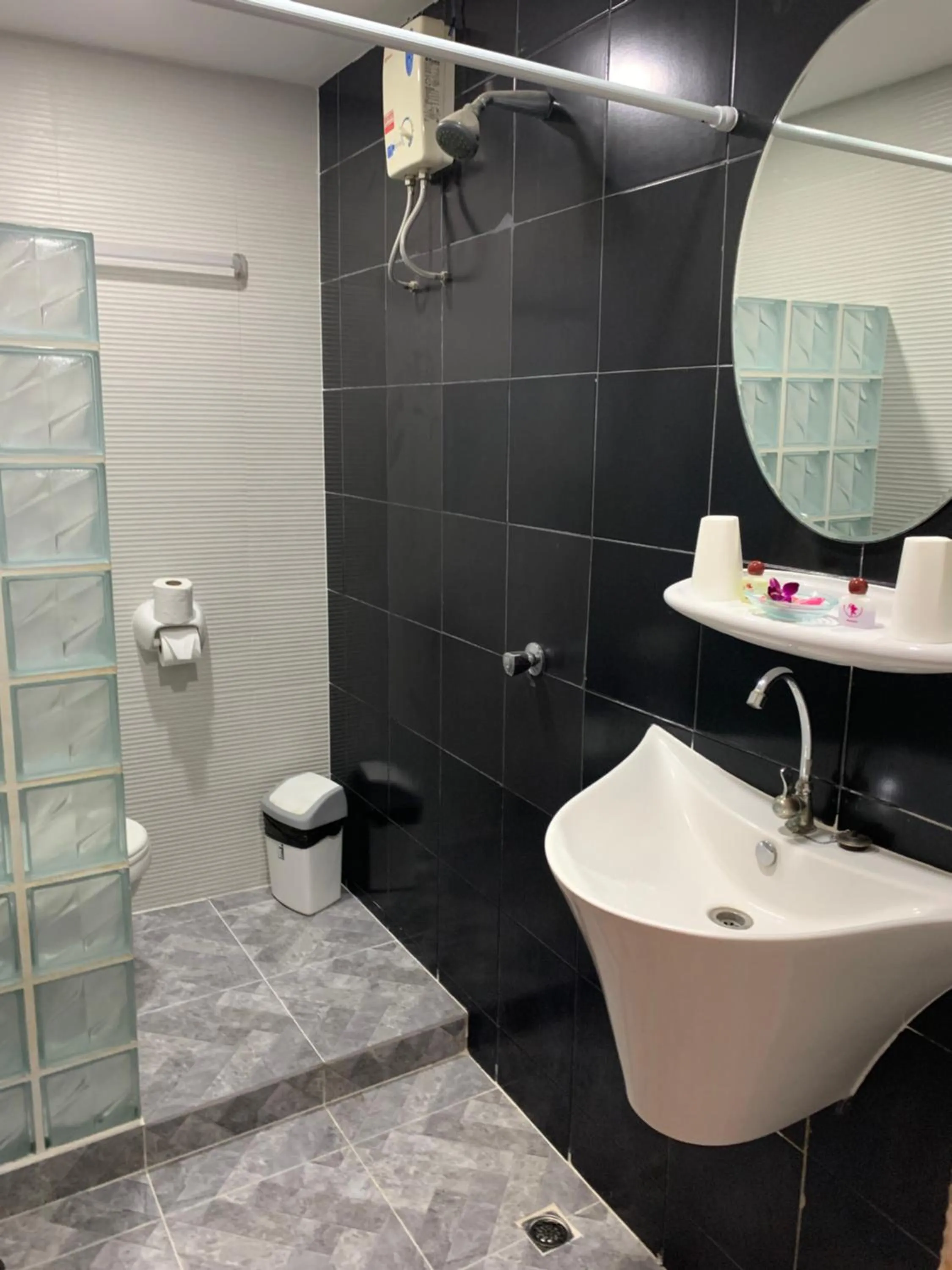 Fong Kaew and Baan Nang Fa Guesthouse