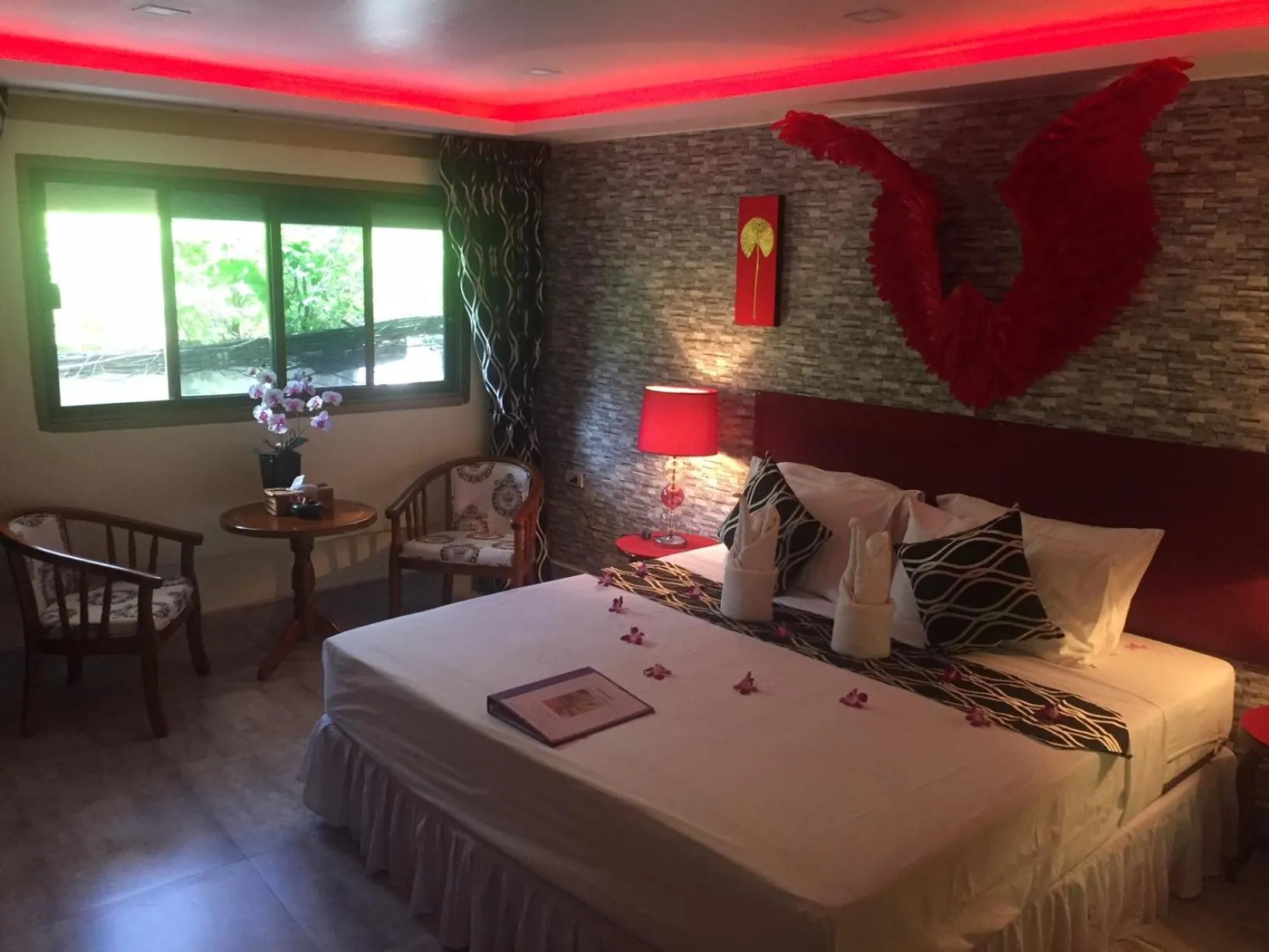 Photo of the whole room, Bed in Fong Kaew and Baan Nang Fa Guesthouse