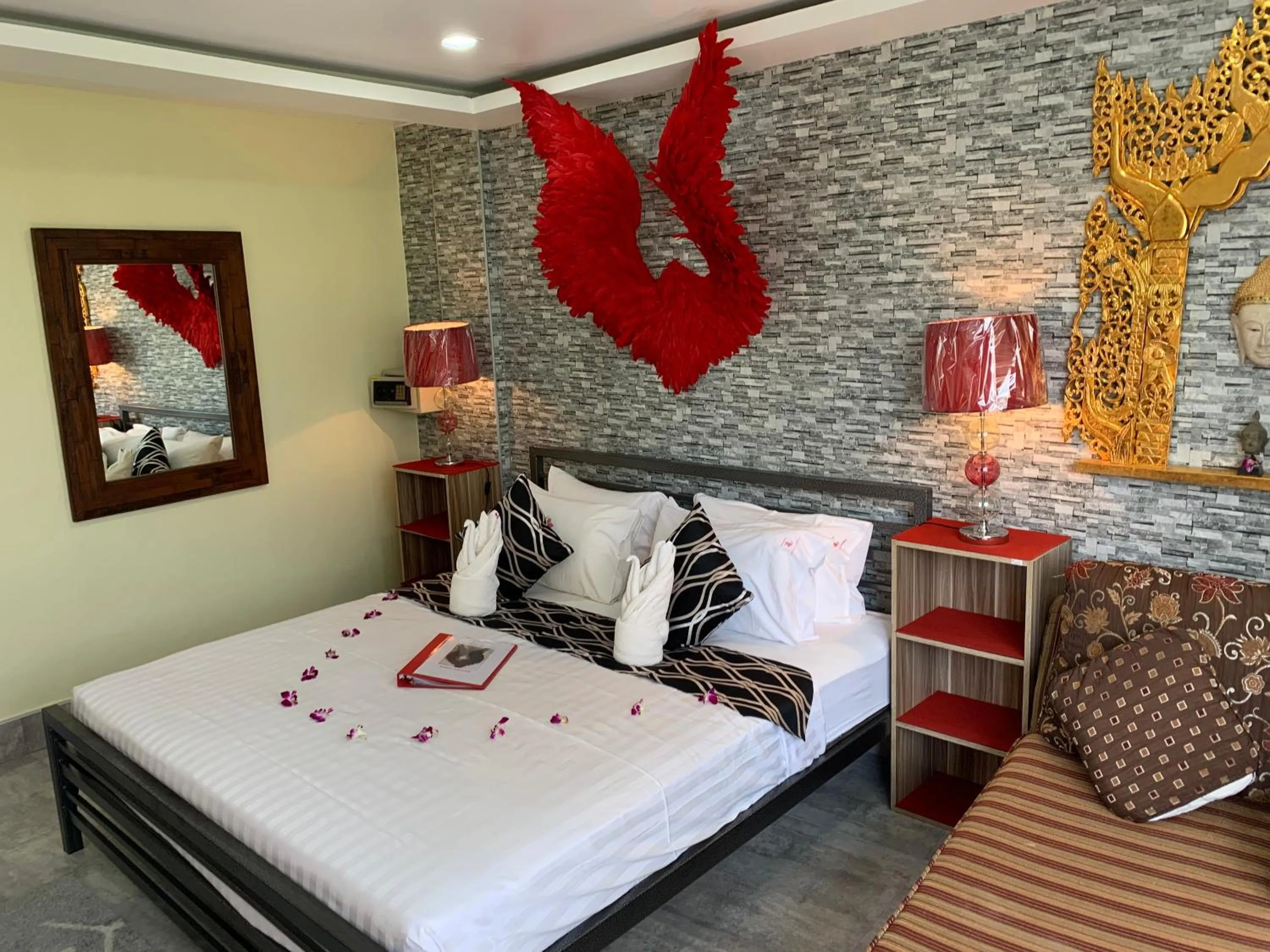 Bed in Fong Kaew and Baan Nang Fa Guesthouse