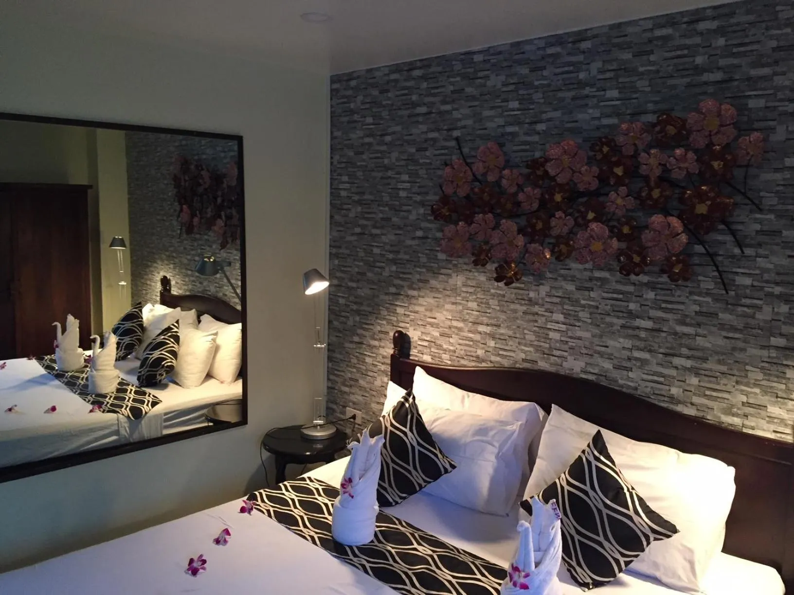 Bed in Fong Kaew and Baan Nang Fa Guesthouse