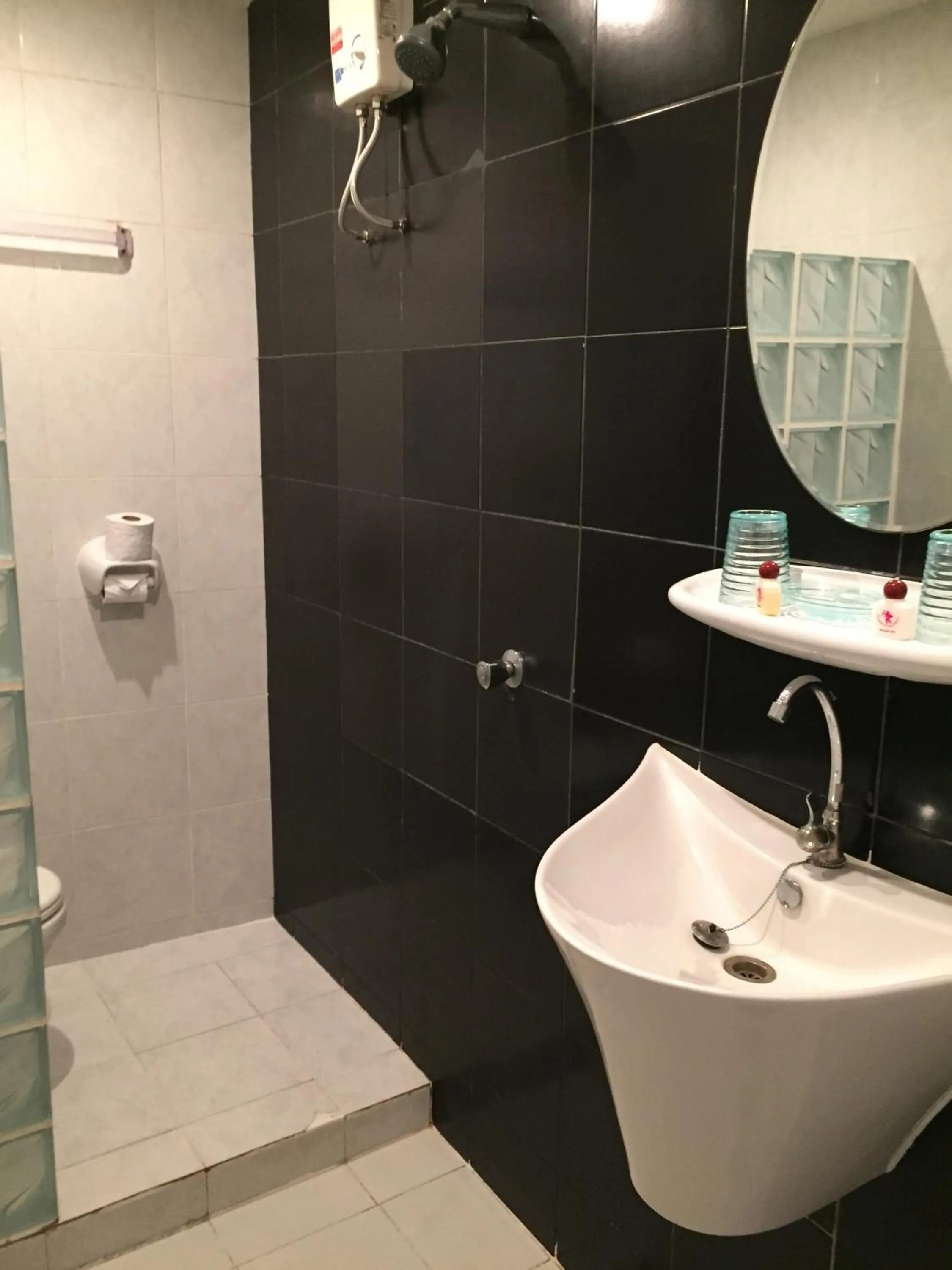 Bathroom in Fong Kaew and Baan Nang Fa Guesthouse