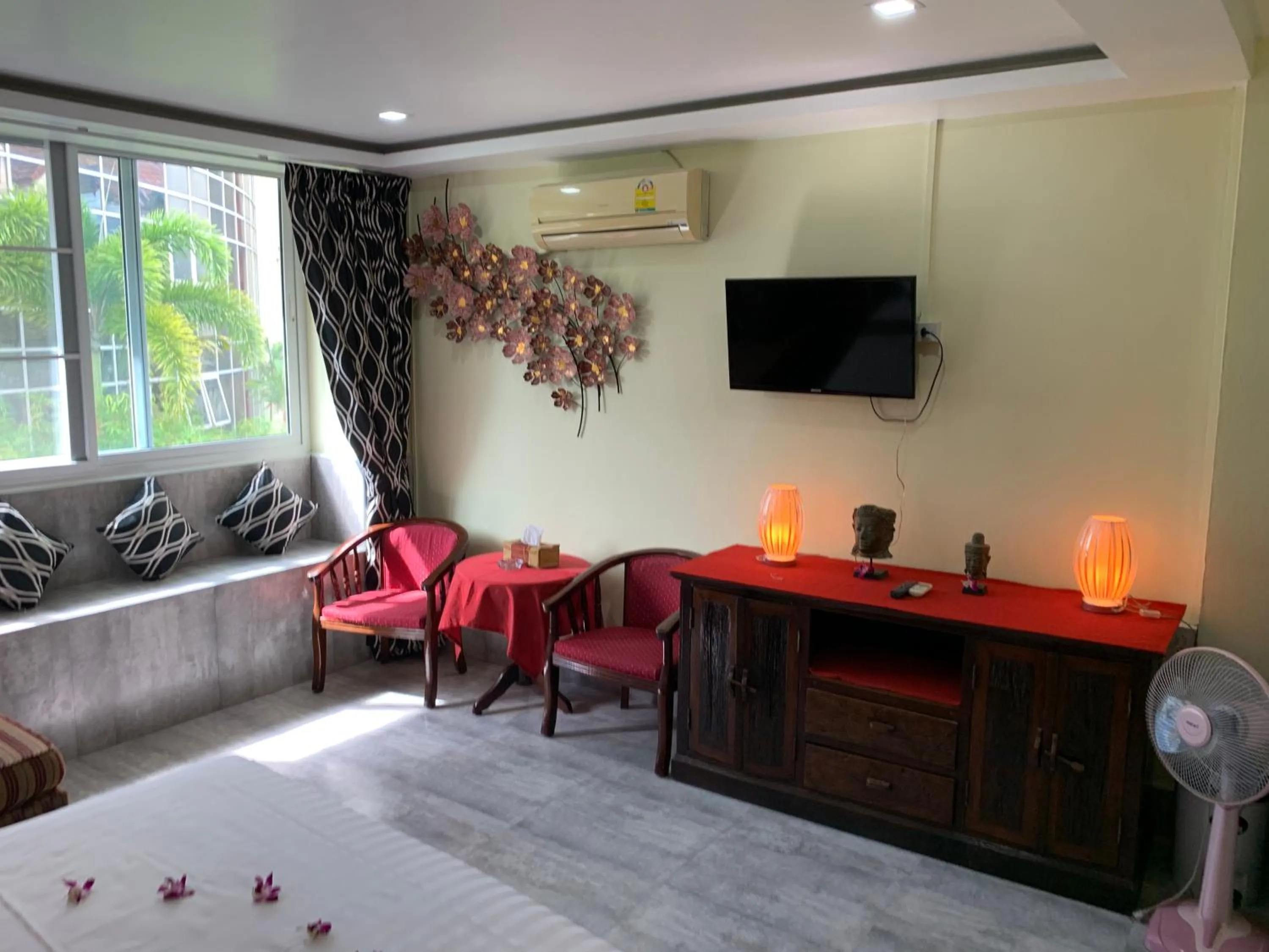 Bed in Fong Kaew and Baan Nang Fa Guesthouse