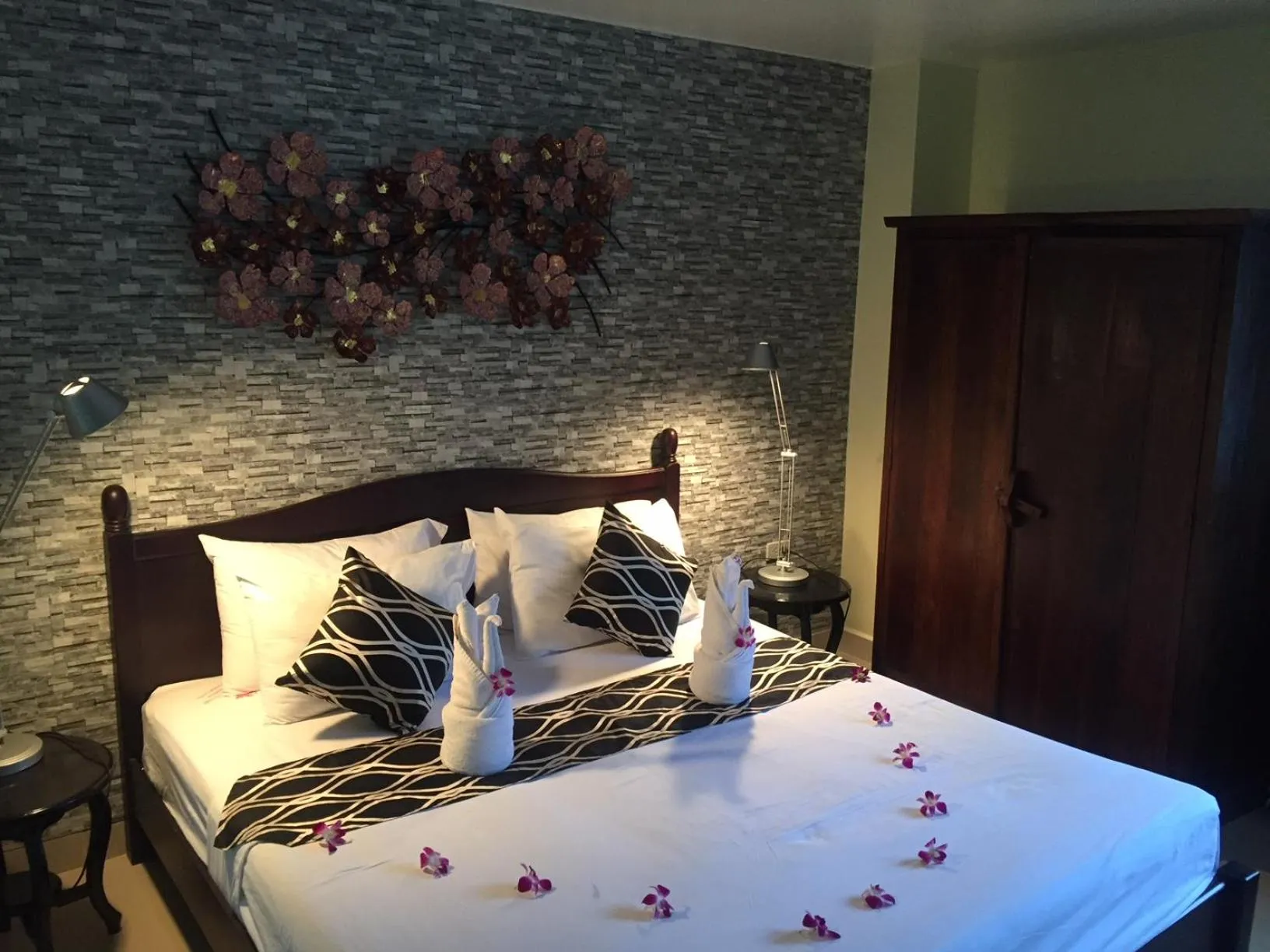 Bed in Fong Kaew and Baan Nang Fa Guesthouse