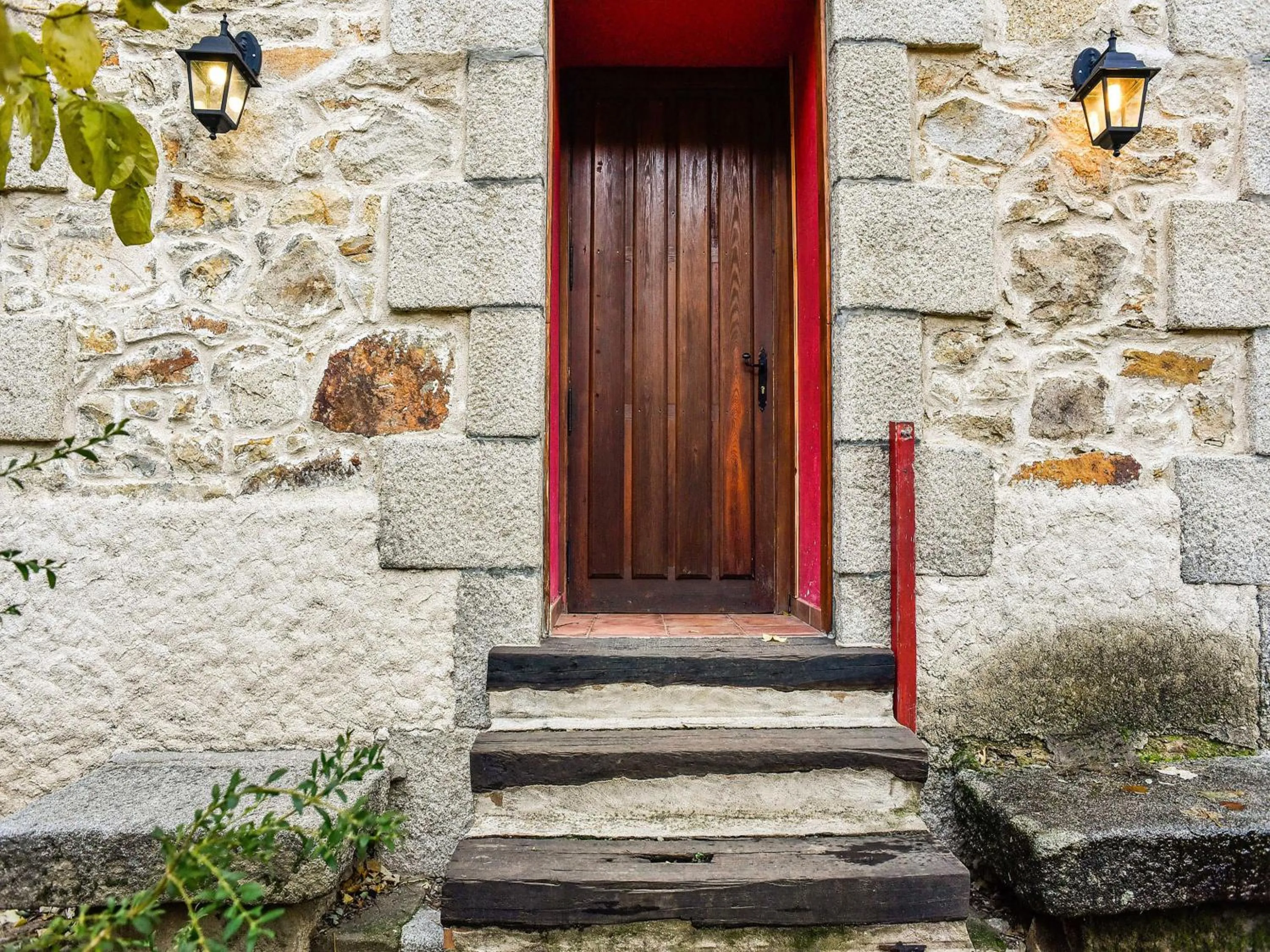 Facade/entrance in Posada Peña Pintada by Vivere Stays
