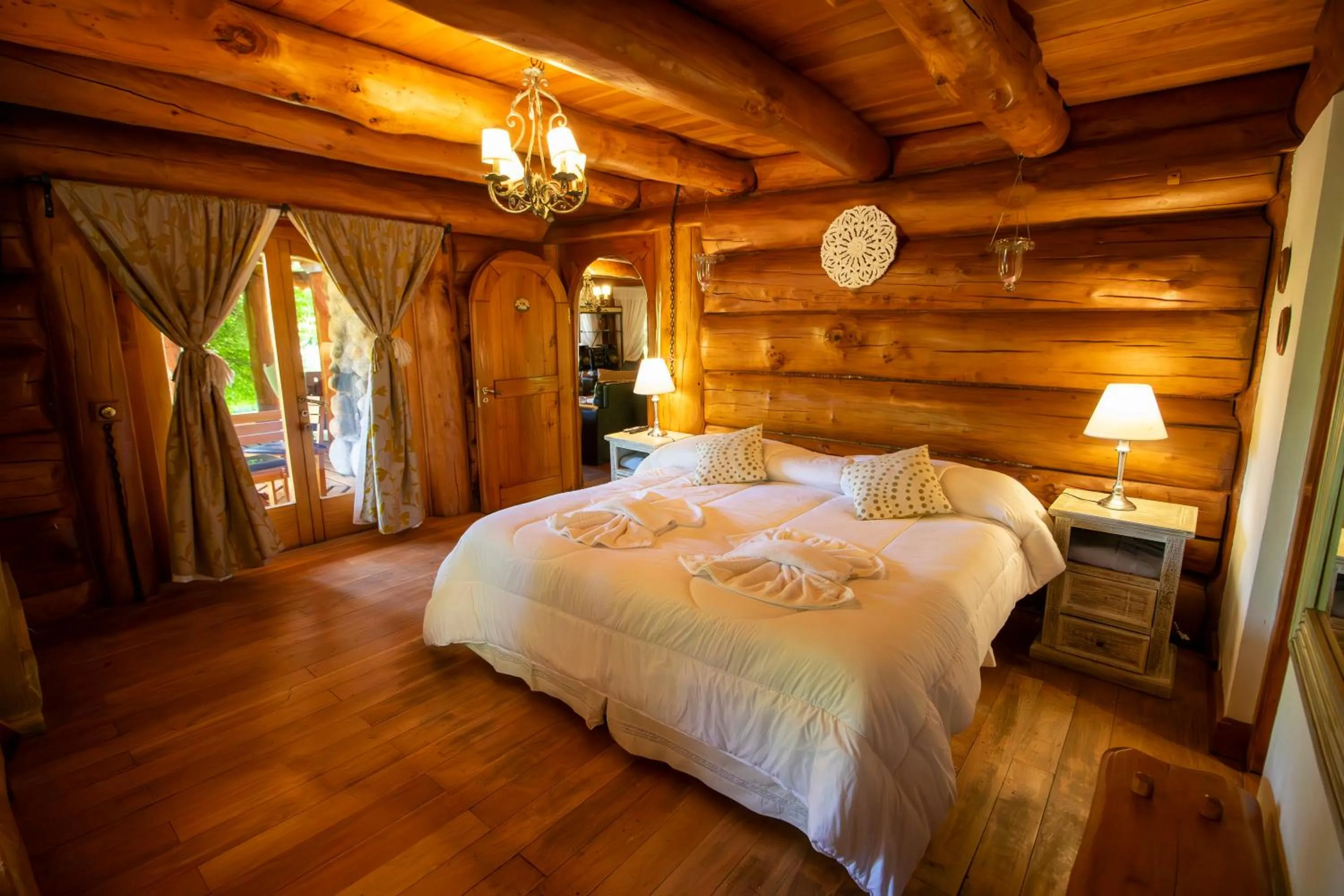 Bed in Rotui Luxury Village