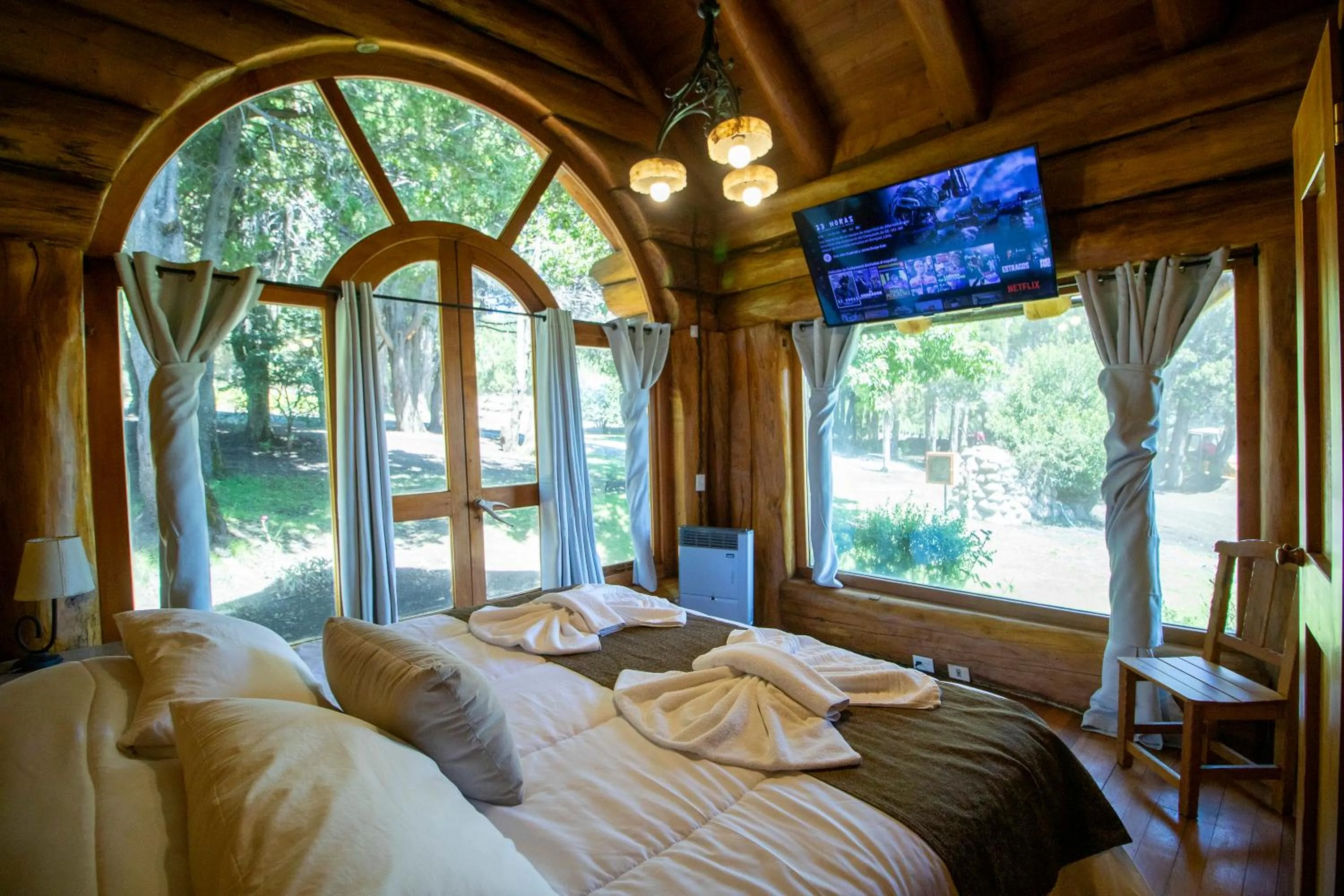 Bed in Rotui Luxury Village