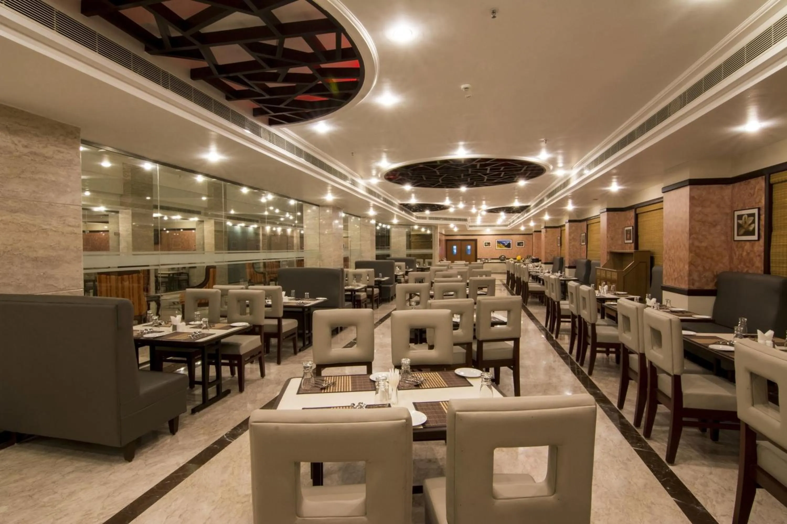 Restaurant/places to eat in Shenbaga Hotel And Convention Centre