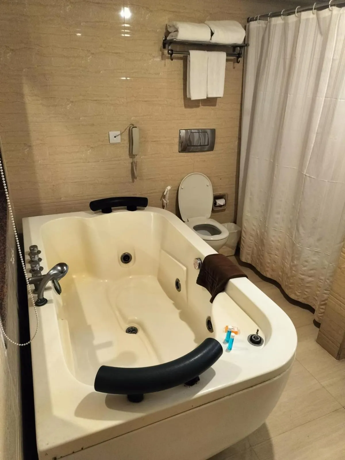 Hot Tub in Shenbaga Hotel And Convention Centre