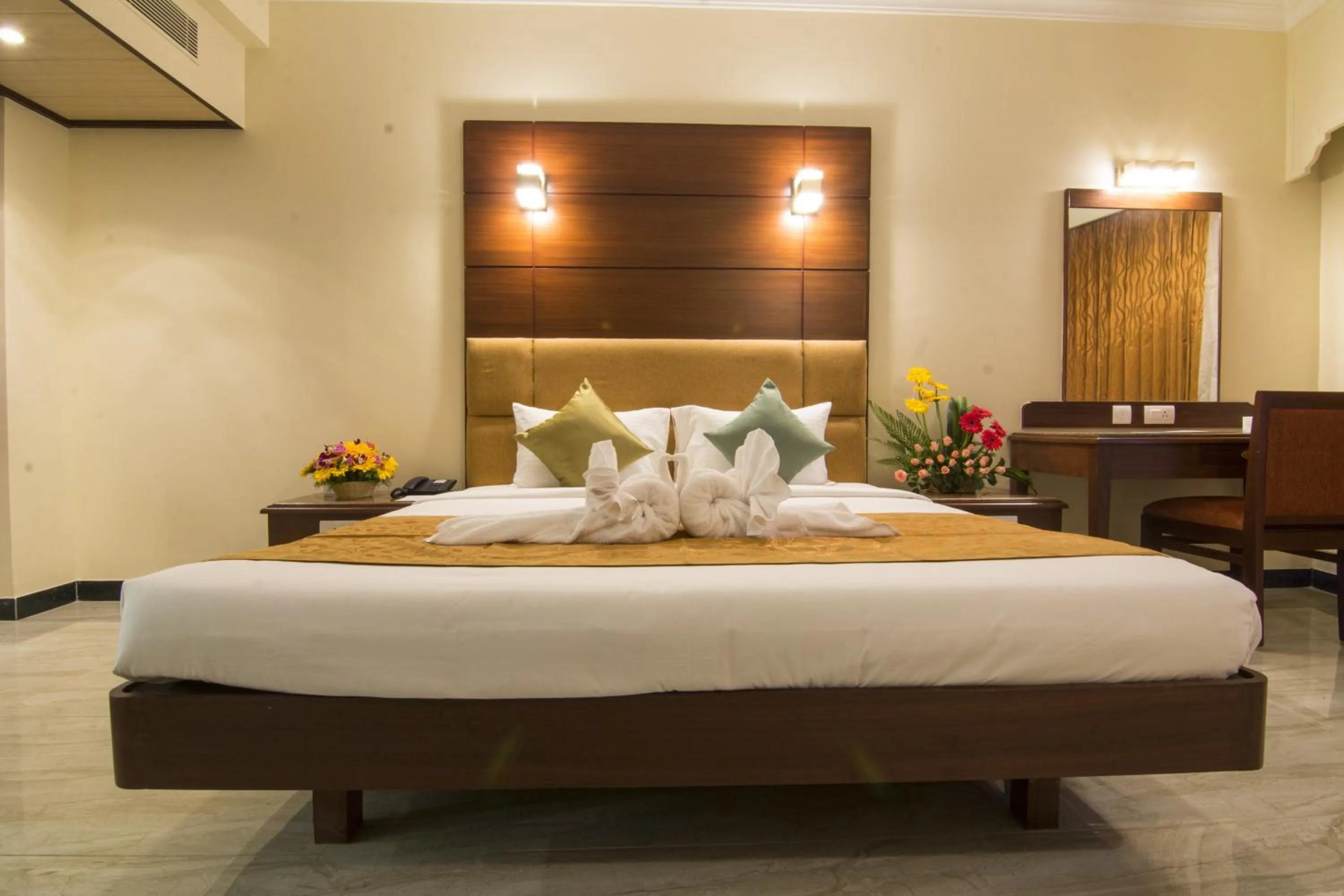 Bed in Shenbaga Hotel And Convention Centre