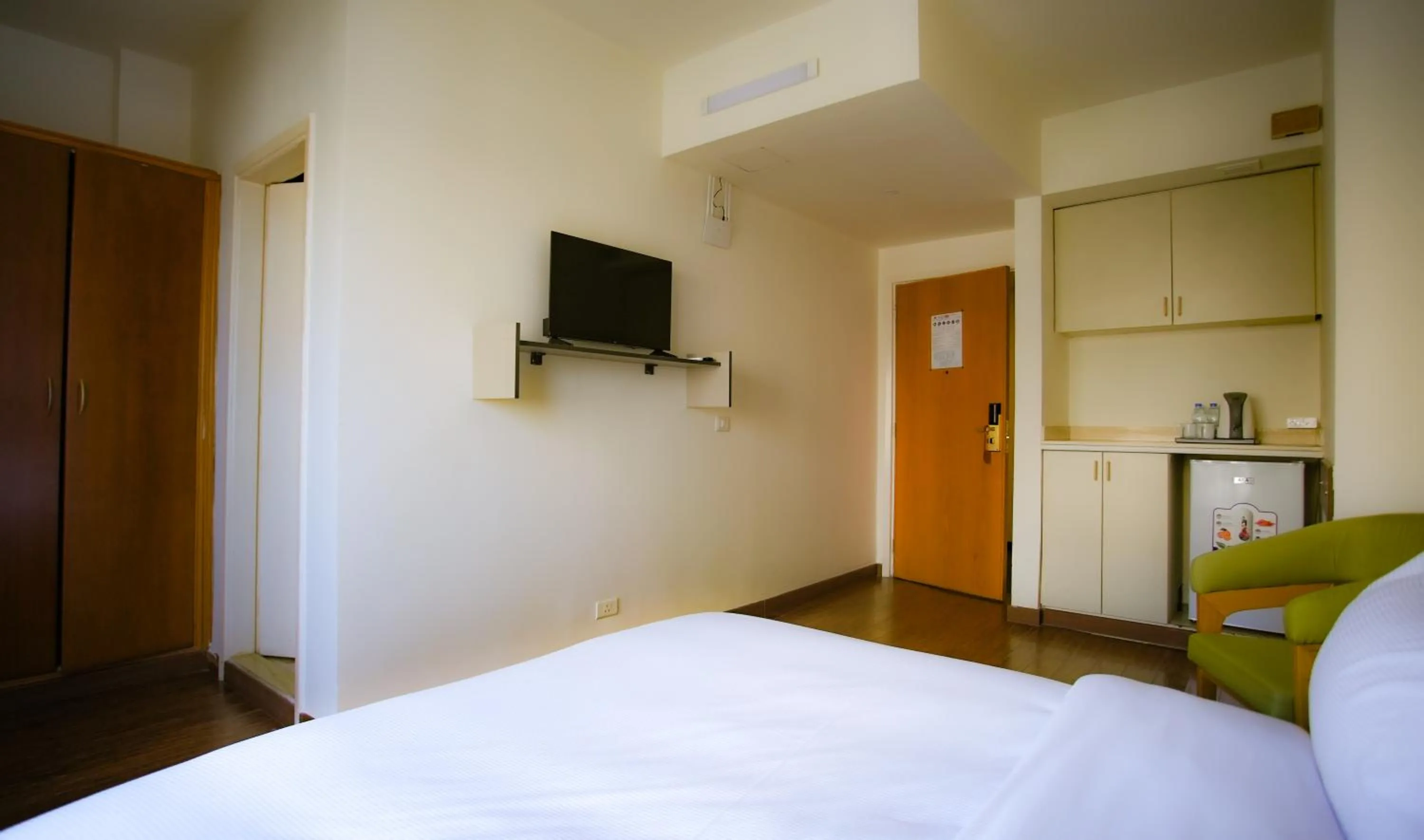 TV and multimedia, Bed in Manara Riva Suites