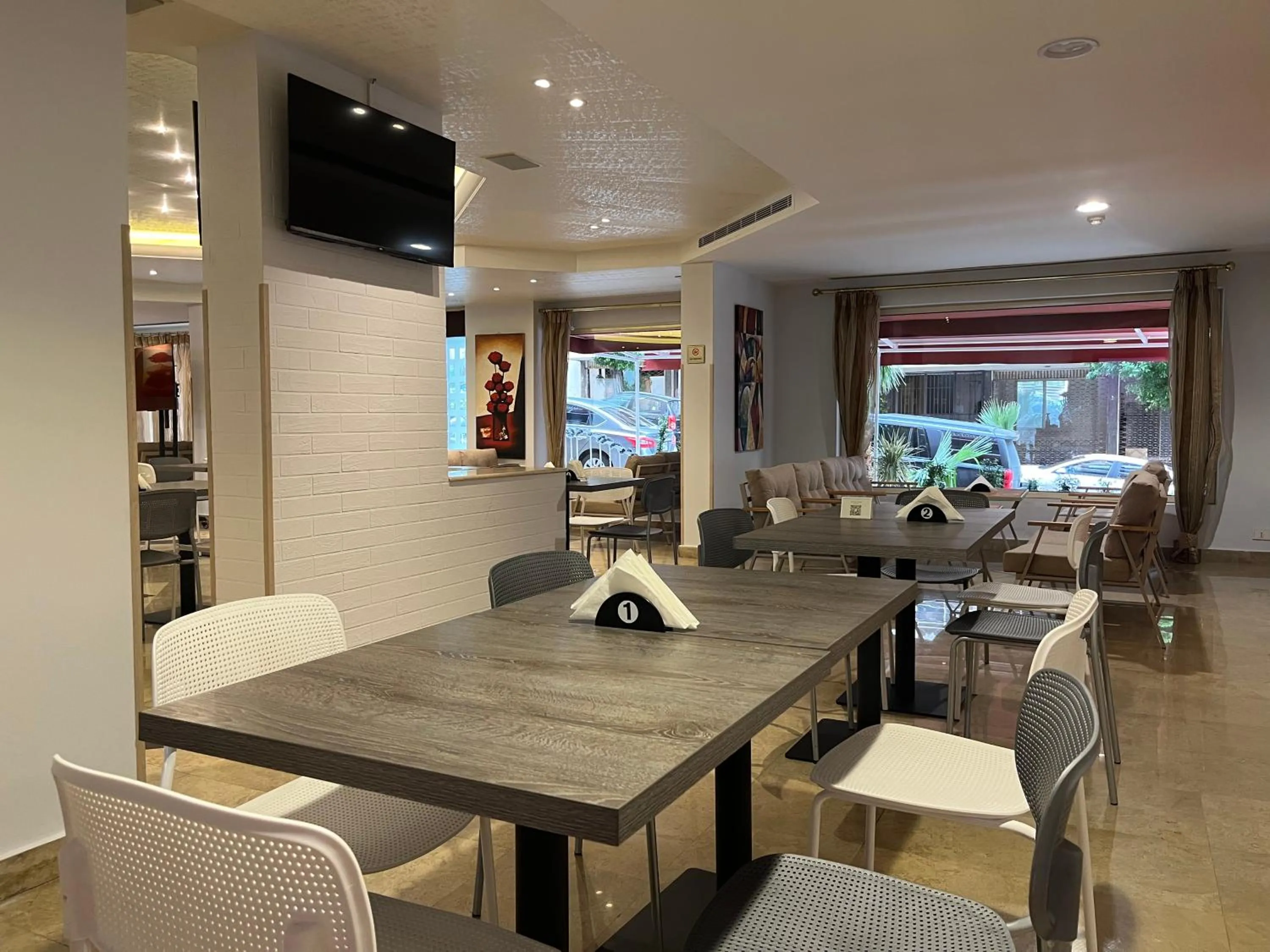 Restaurant/places to eat in Manara Riva Suites