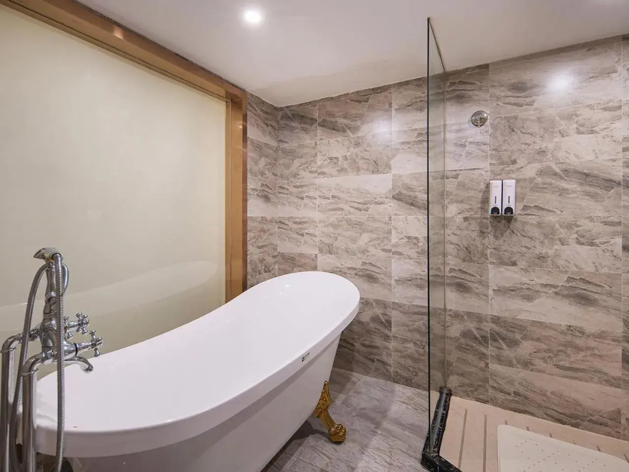 Executive Suite in Guangzhou Baiyun Airport Renhe Cornet International Chain Hotel Executive Suite in Guangzhou Baiyun Airport Renhe Cornet International Chain Hotel