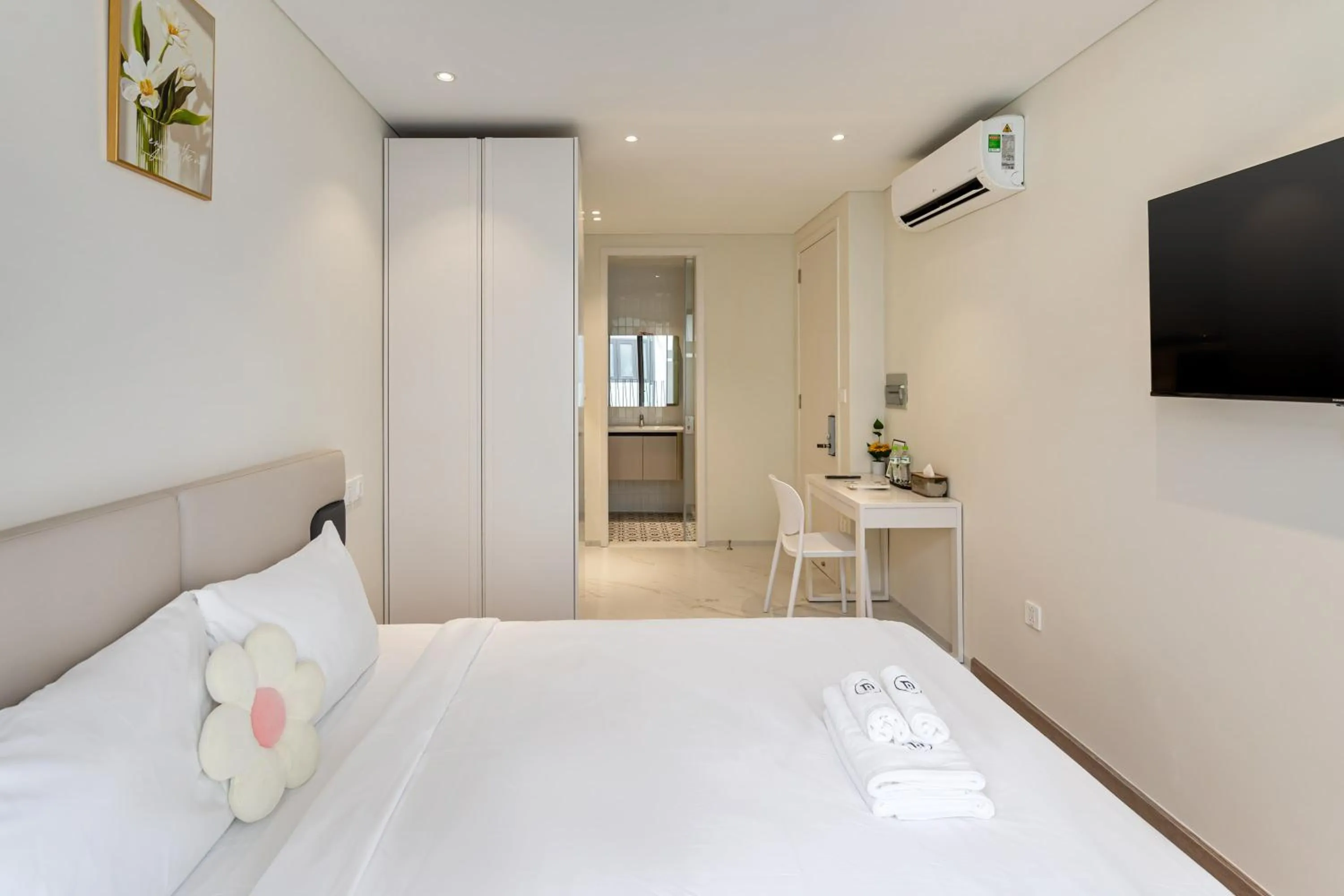 Photo of the whole room, Bed in The Royal Vista - Phu My Hung