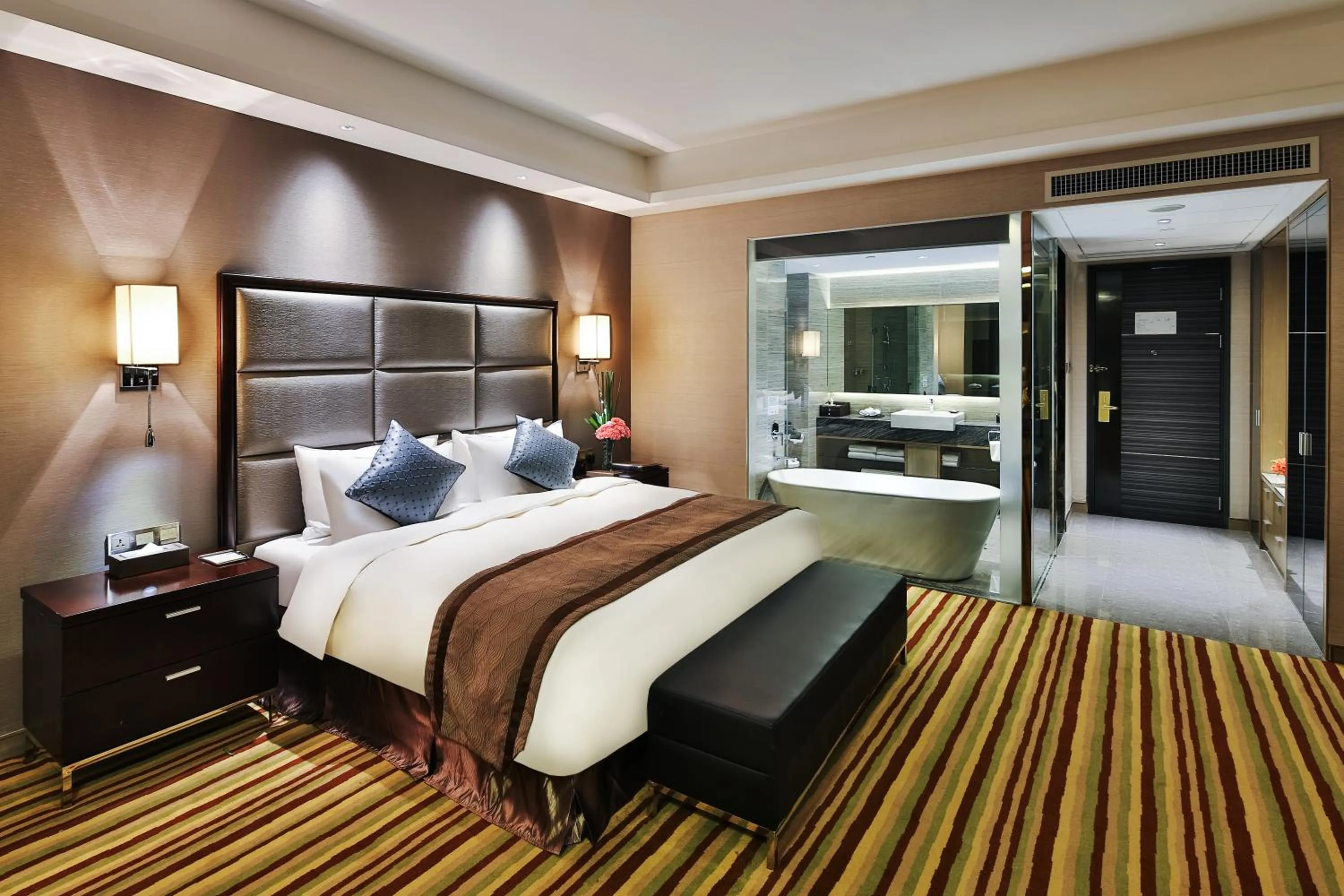 Bathroom, Bed in Millennium Hotel Fuqing