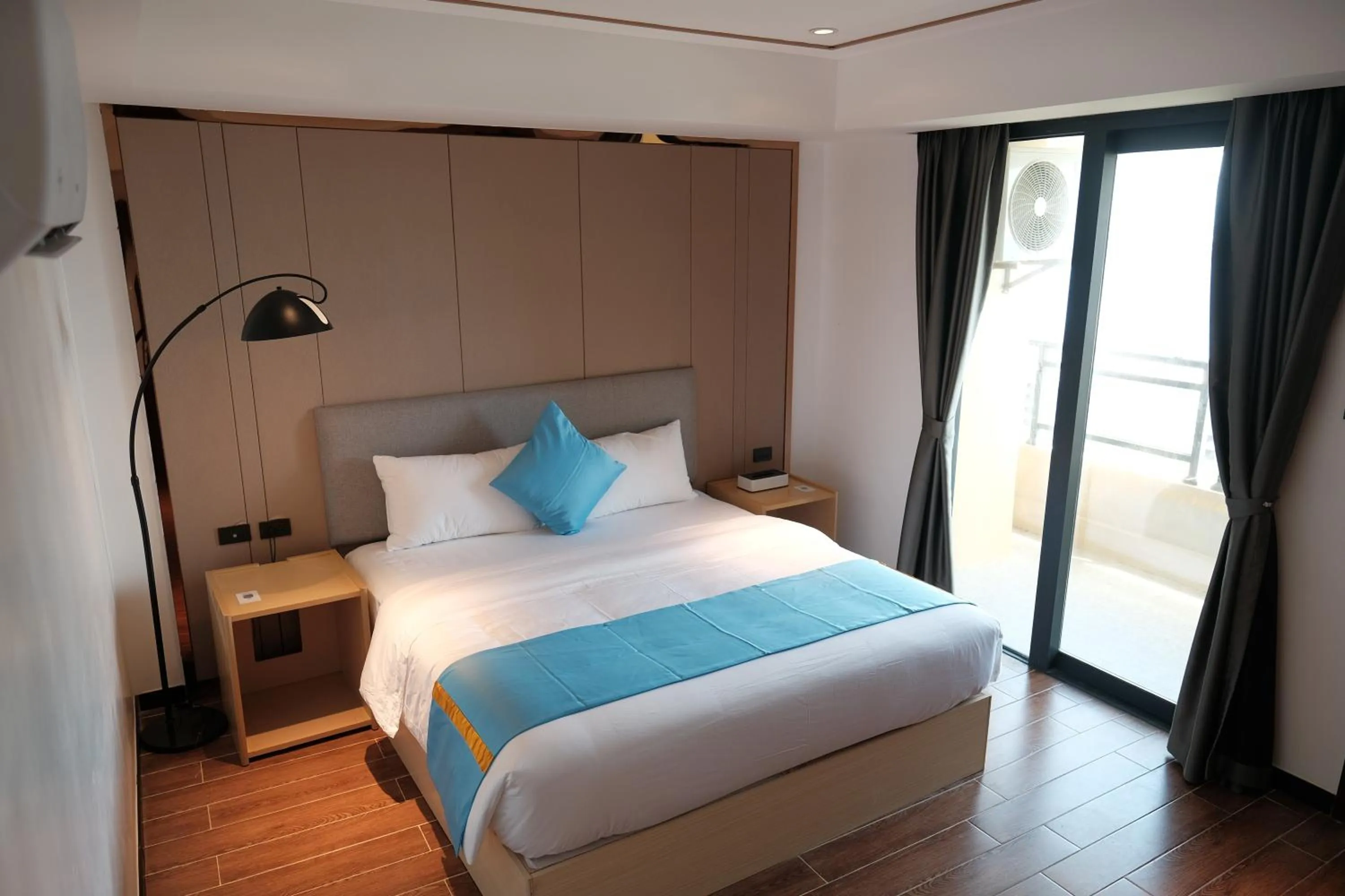 Bed in Golden Seagulls Hotel