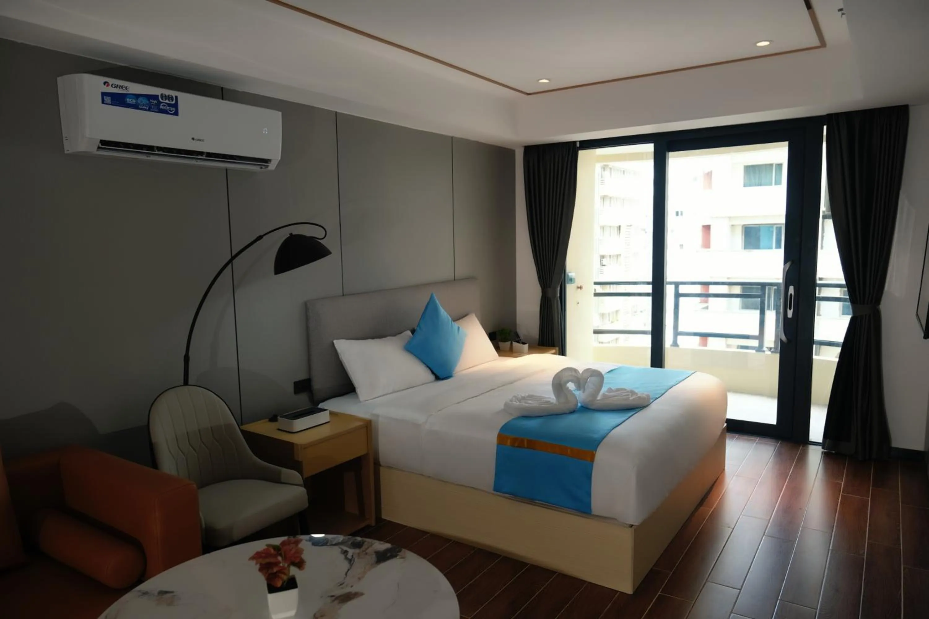 Bed in Golden Seagulls Hotel