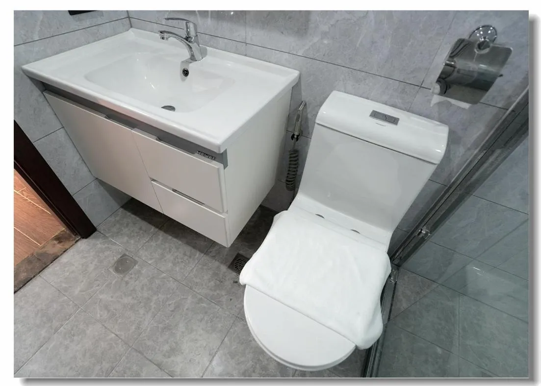 Toilet in Golden Seagulls Hotel