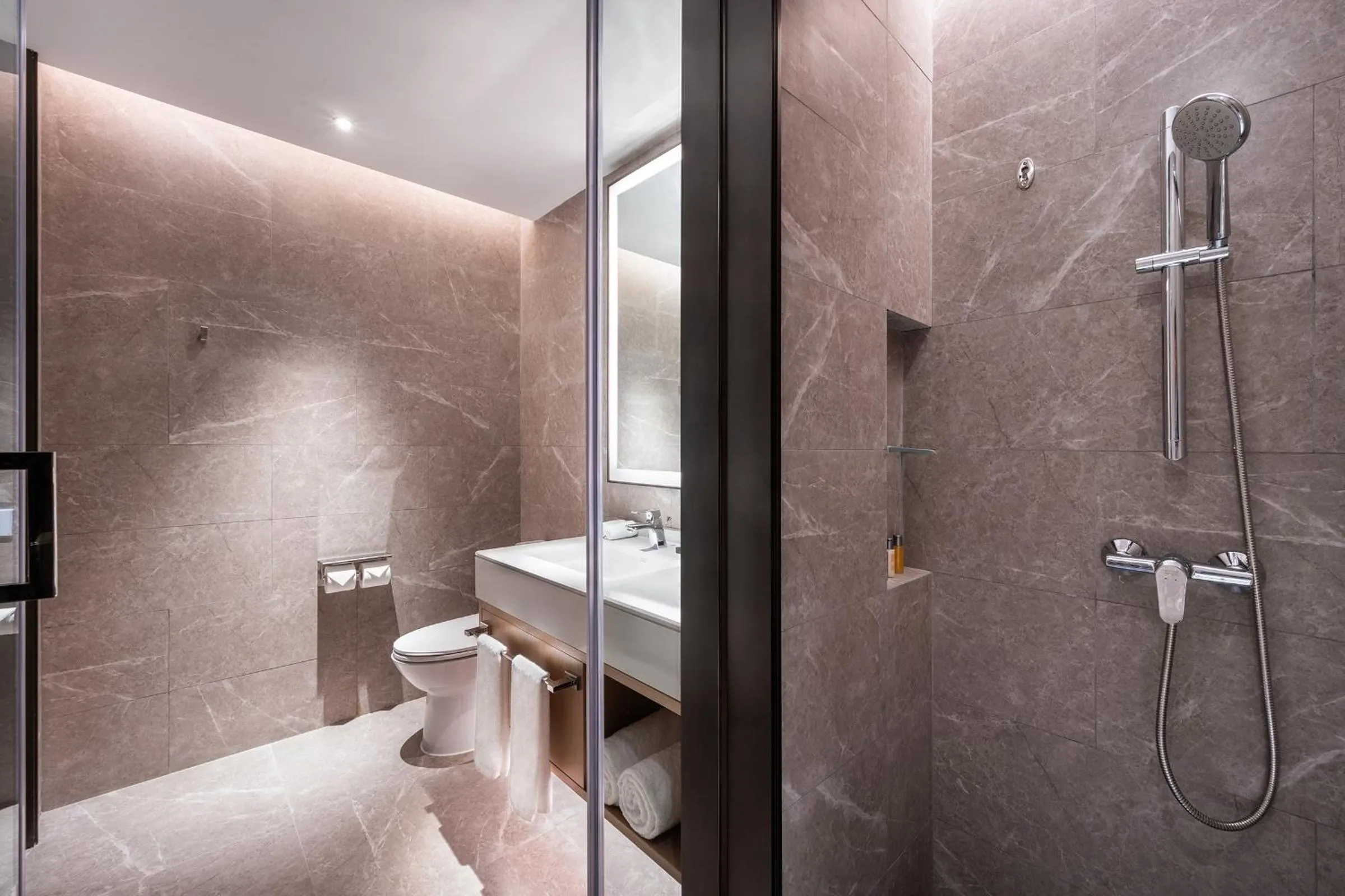 Toilet in The Qube Hotel Shanghai Qingpu