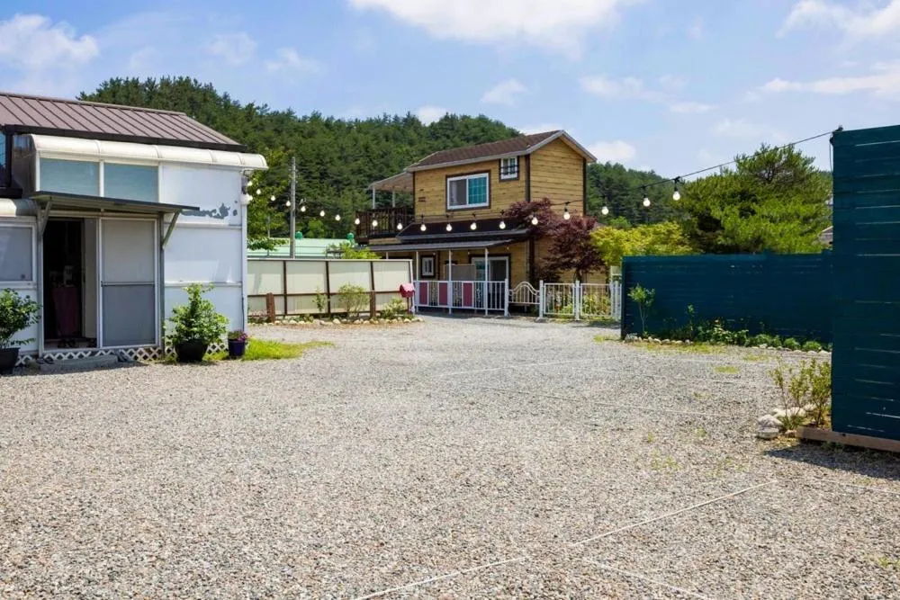 Yangyang Blue Ara Pension