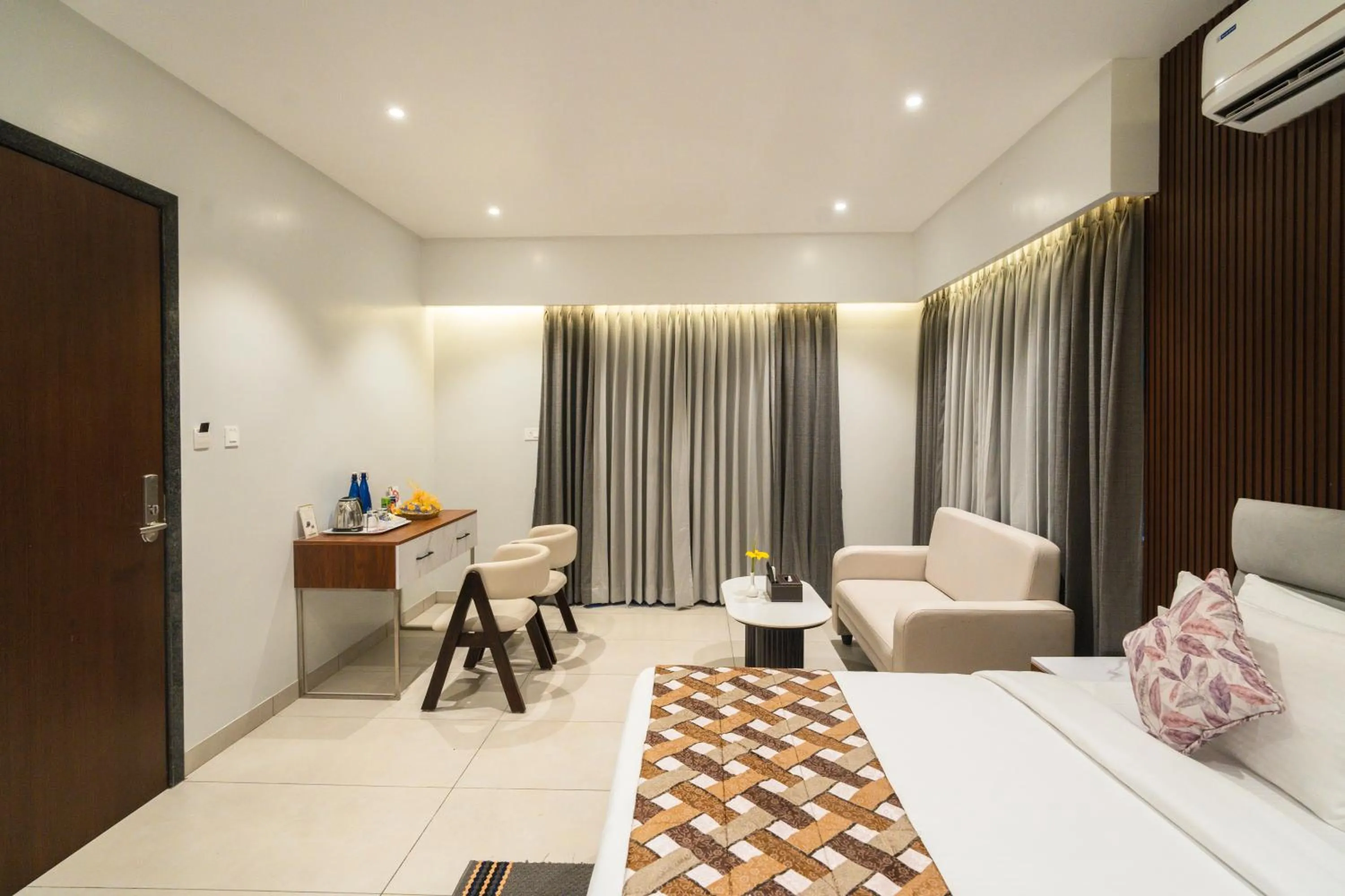 Bedroom, Bed in MGM Whispering Meadows Yelagiri