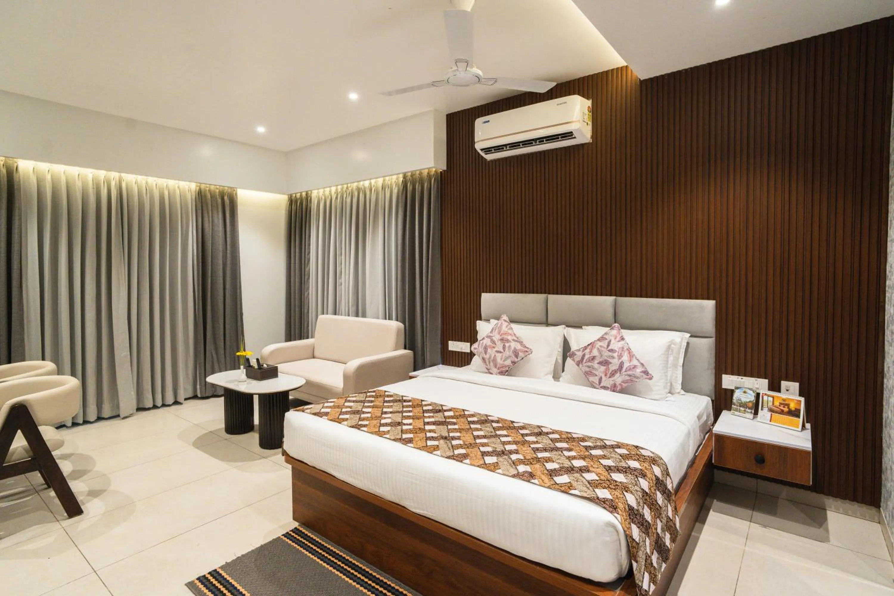 Bedroom, Bed in MGM Whispering Meadows Yelagiri