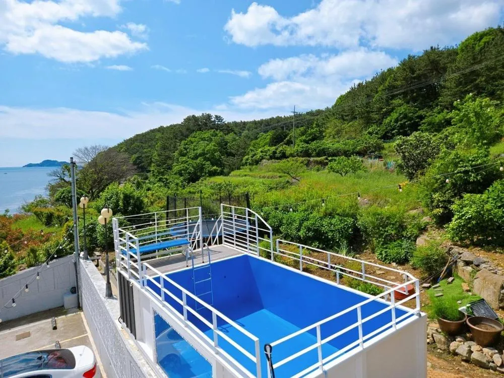 Geoje Theview Kids Poolvilla
