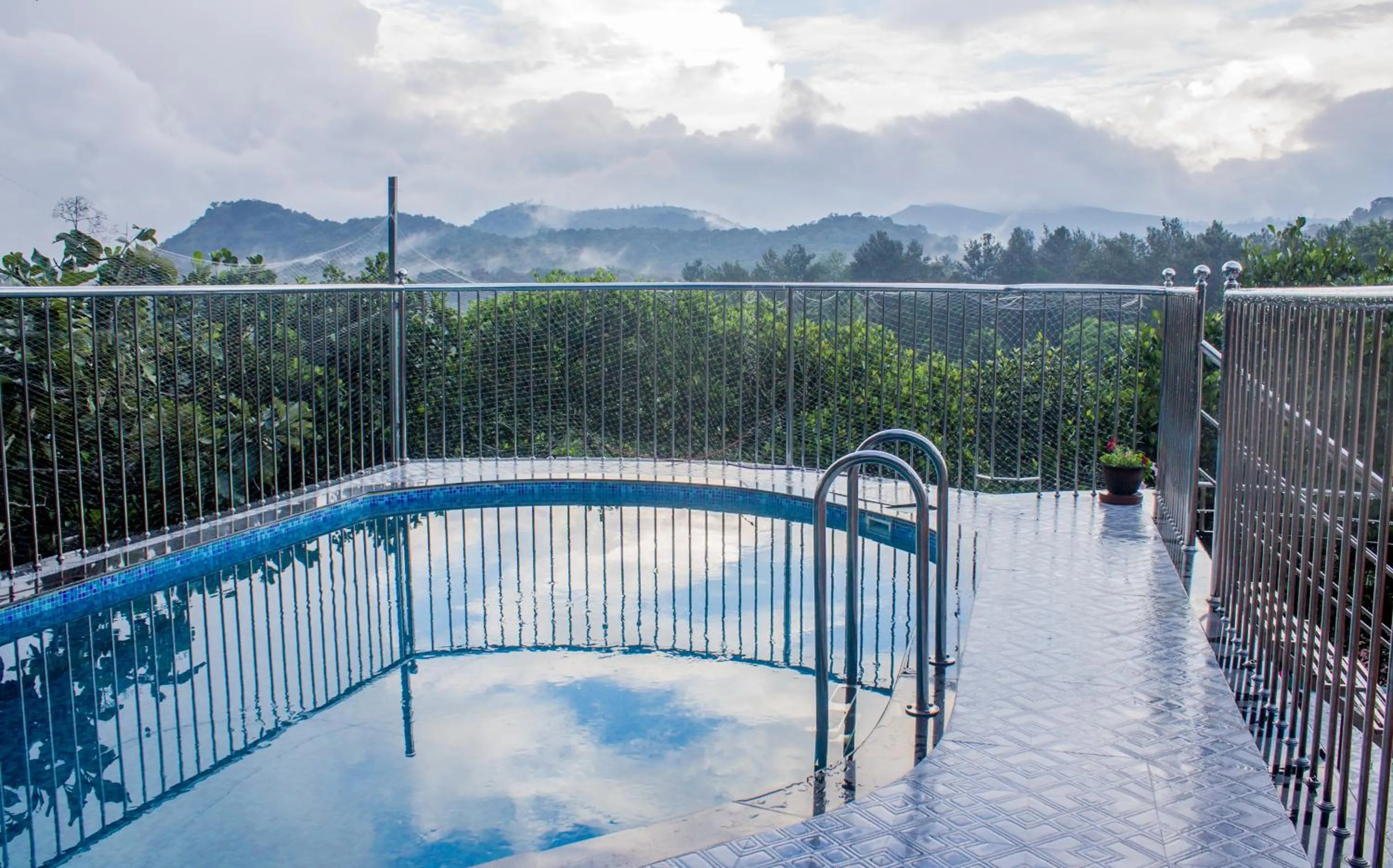 Mountain view in Chrissie's Hotel