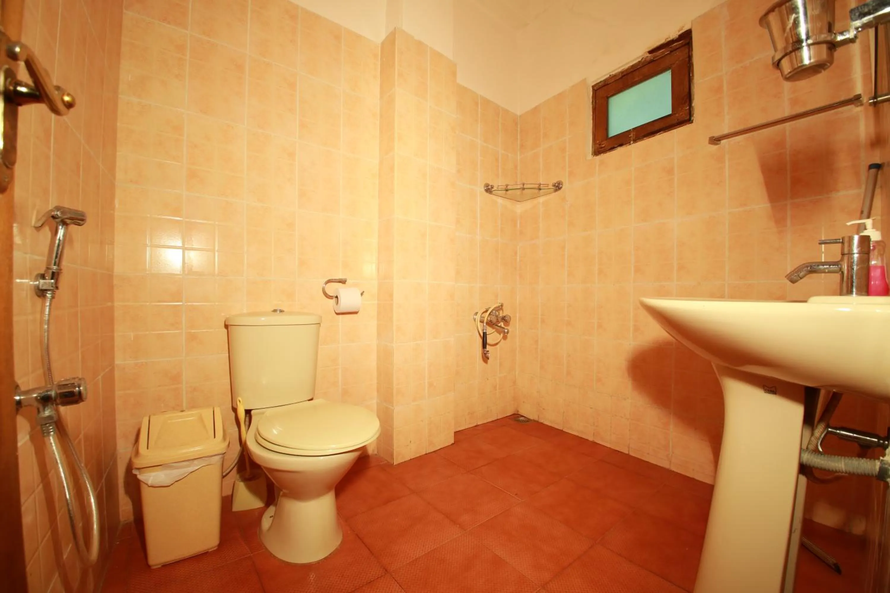 Bathroom in Chrissie's Hotel