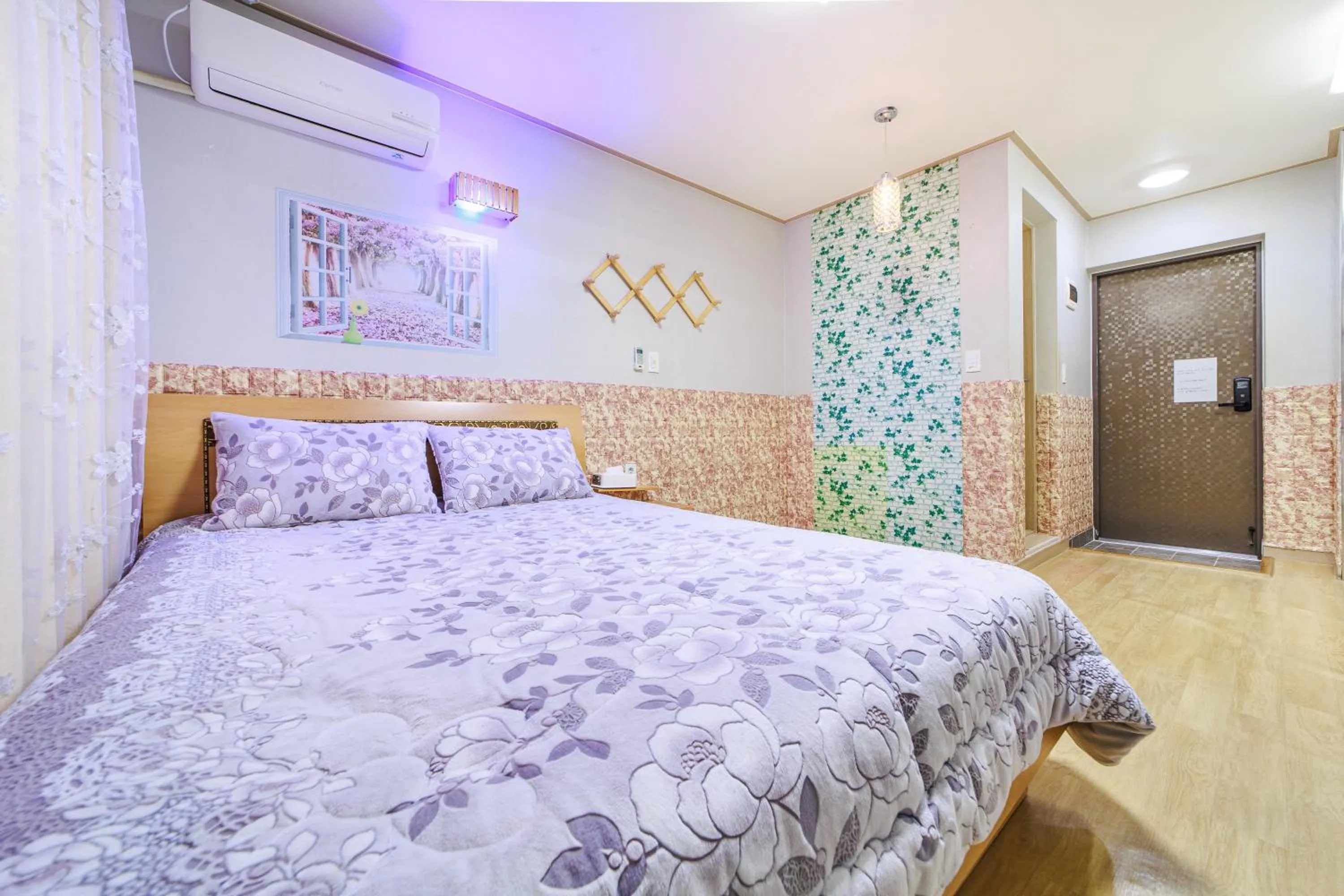 Bed in Sokcho Santolini Pension