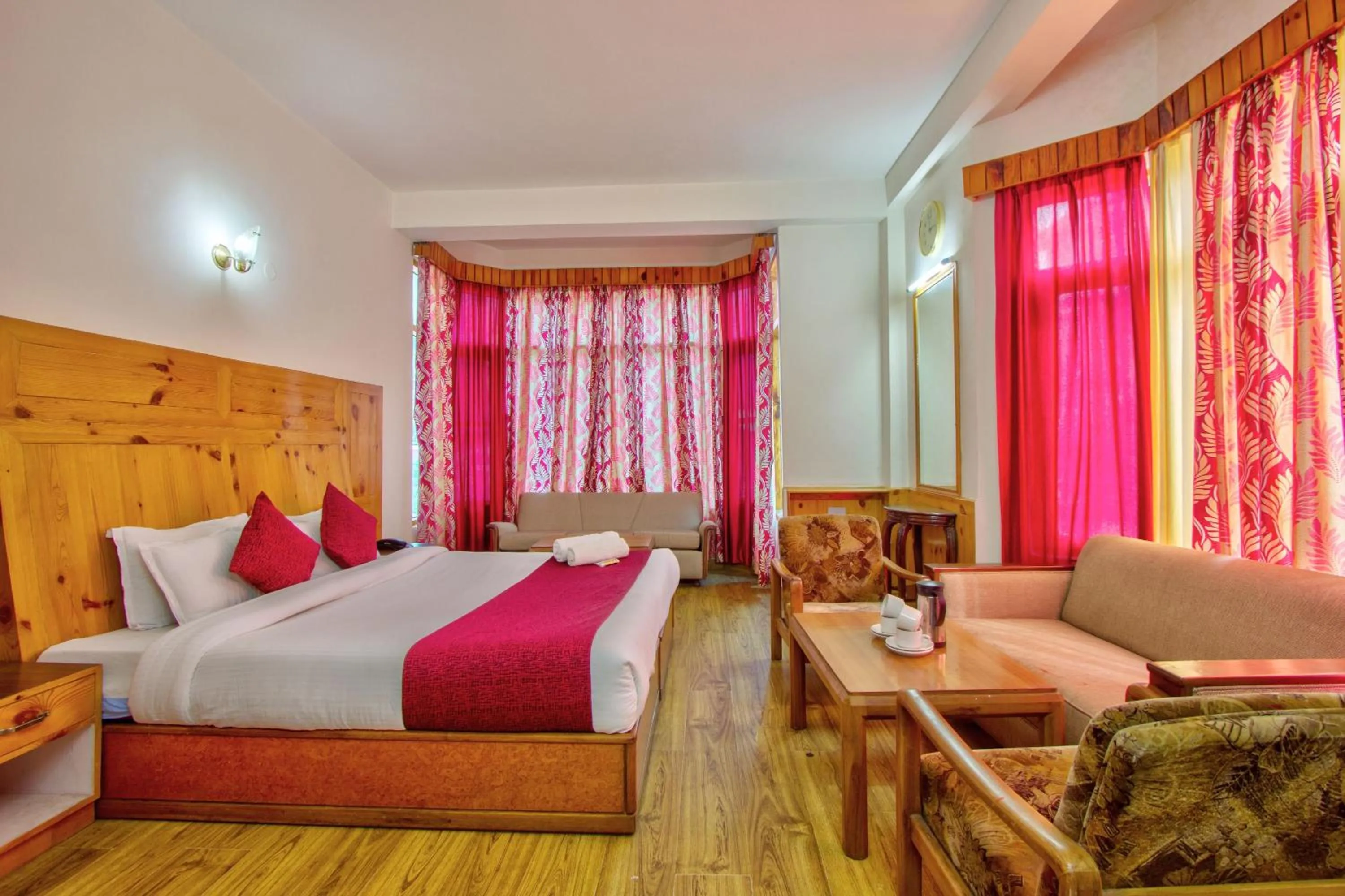 Bedroom, Bed in HOTEL ROyAL THE MALL MANALI