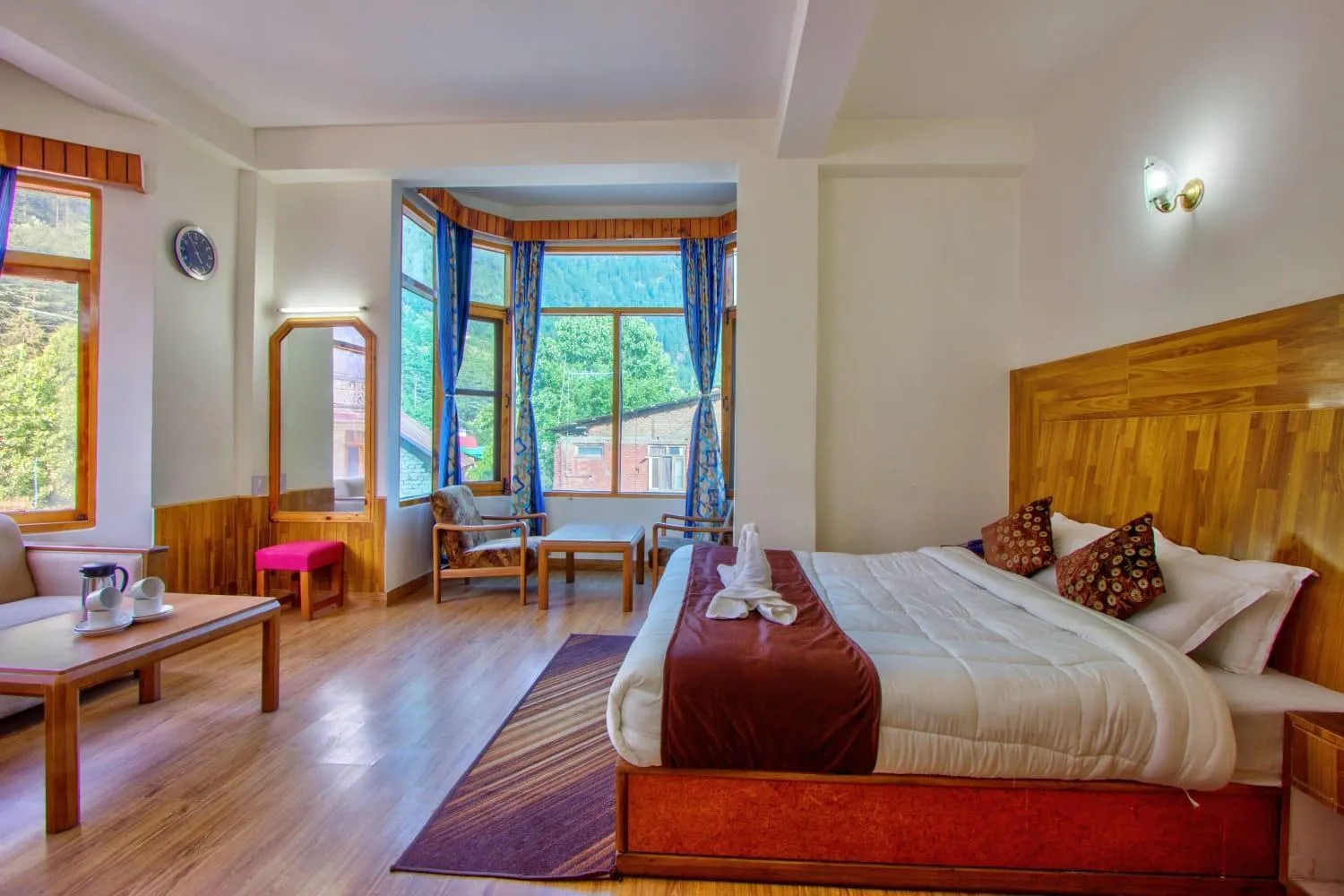 Bedroom, Bed in HOTEL ROyAL THE MALL MANALI