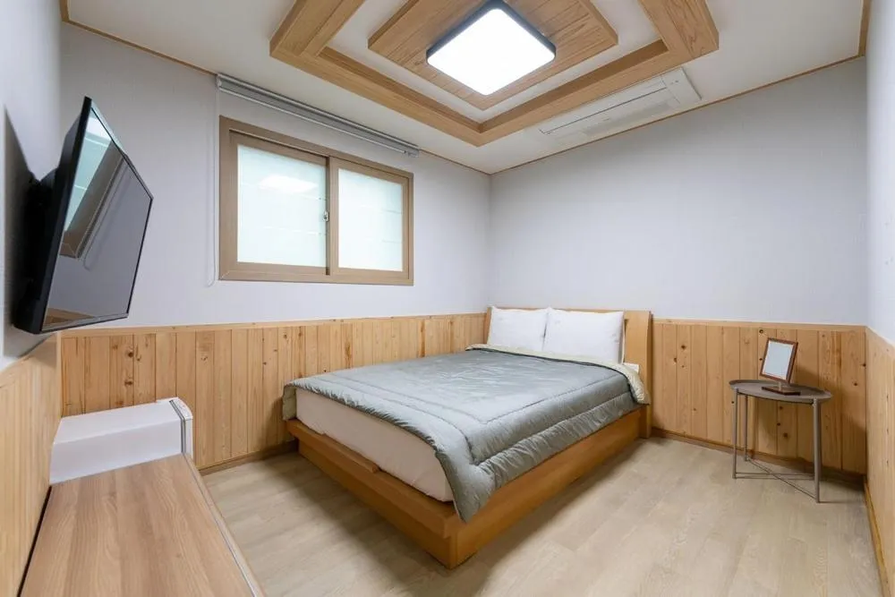 Bed in Gyeongju Guesthouse Picnic