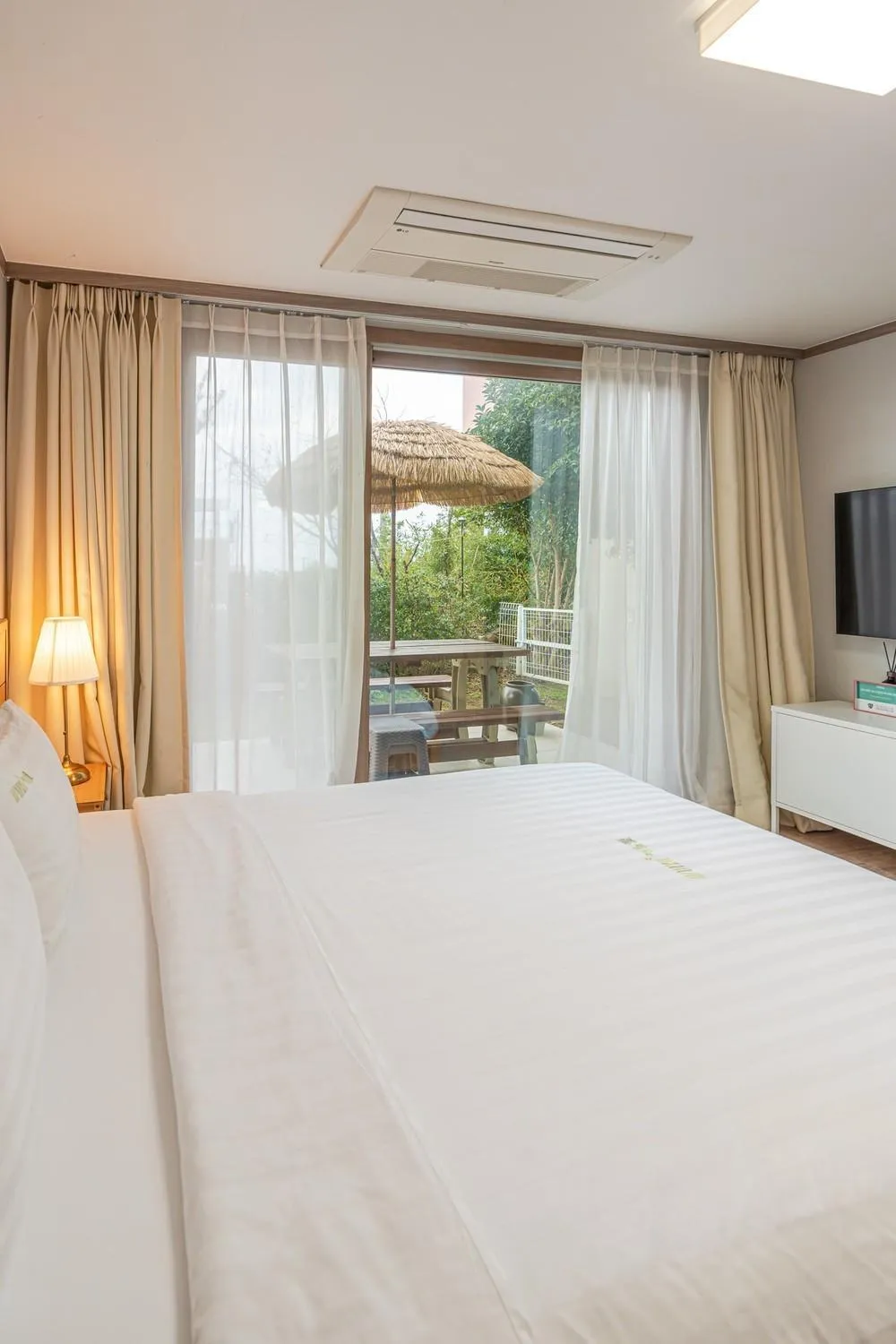 Bed in Jeju Aewolae Hyuyang Pension