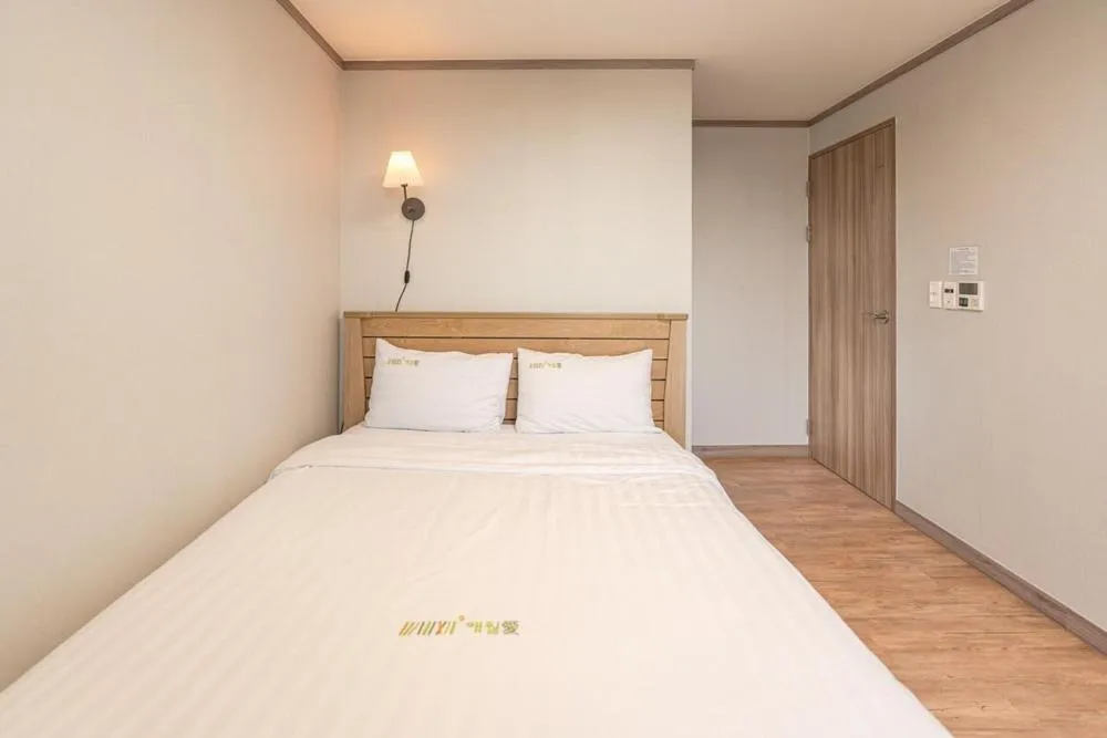 Bed in Jeju Aewolae Hyuyang Pension