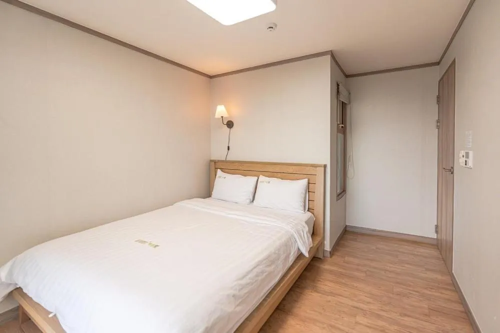 Bed in Jeju Aewolae Hyuyang Pension