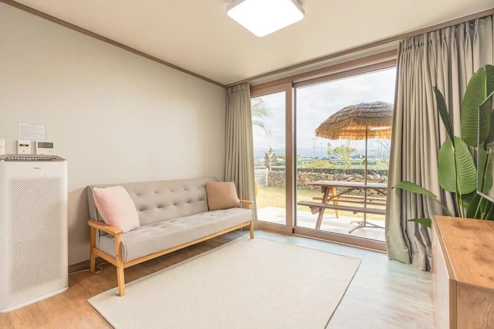 Jeju Aewolae Hyuyang Pension