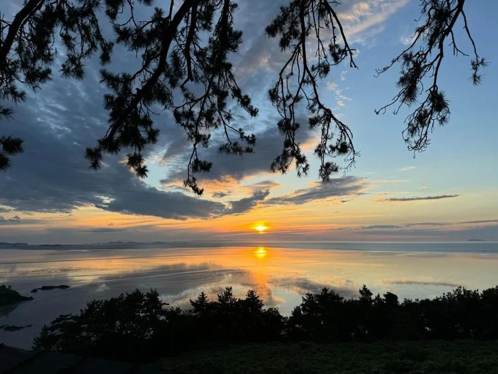 Road96 Caravan and Poolvilla