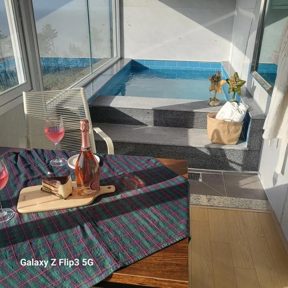 Road96 Caravan and Poolvilla