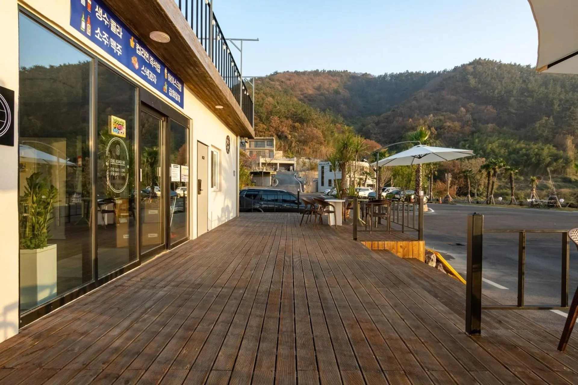 Road96 Caravan and Poolvilla