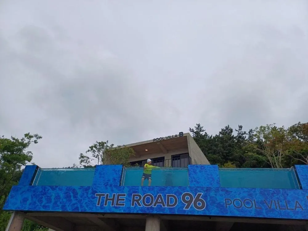 Road96 Caravan and Poolvilla