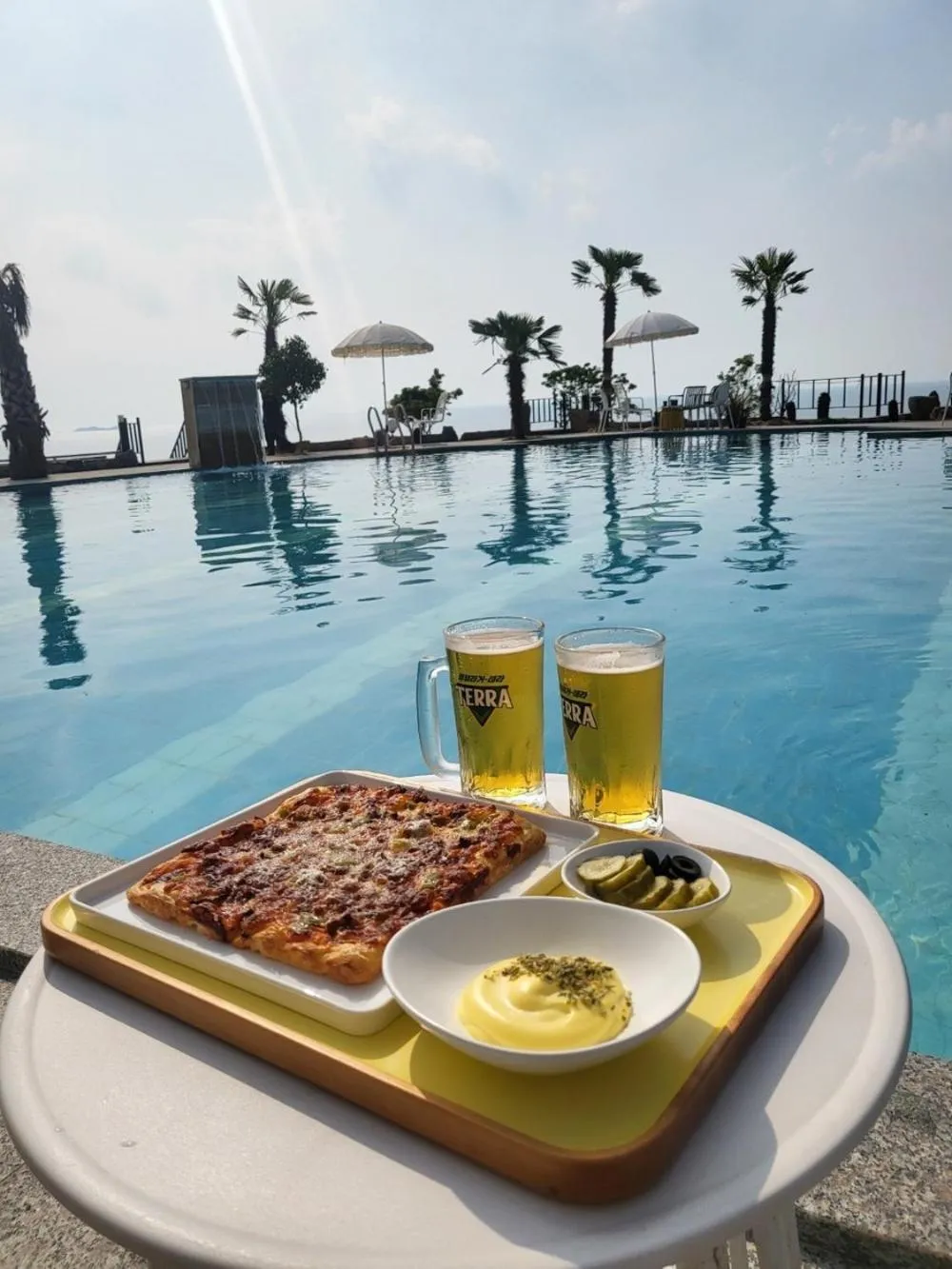 Road96 Caravan and Poolvilla