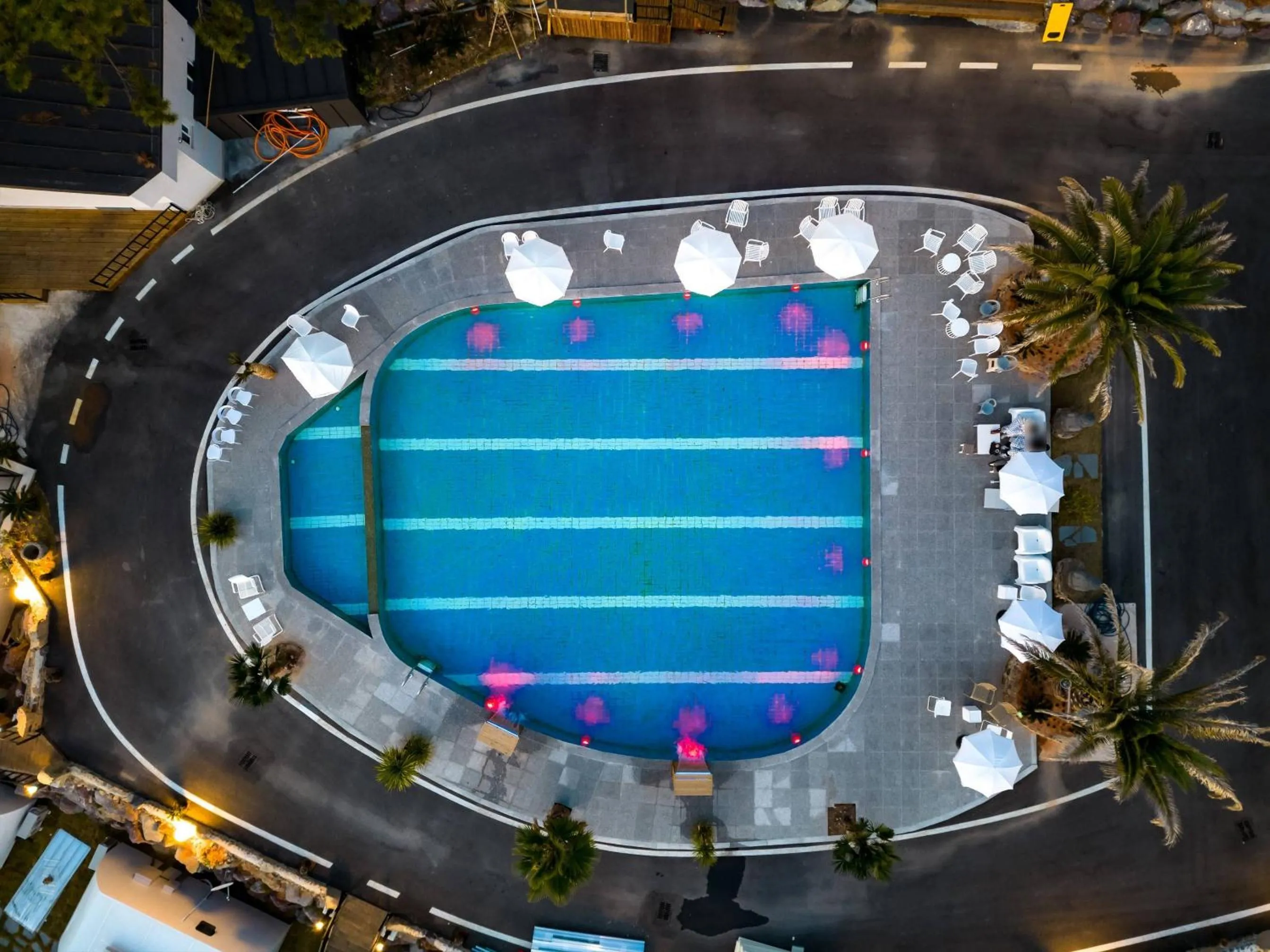 Road96 Caravan and Poolvilla