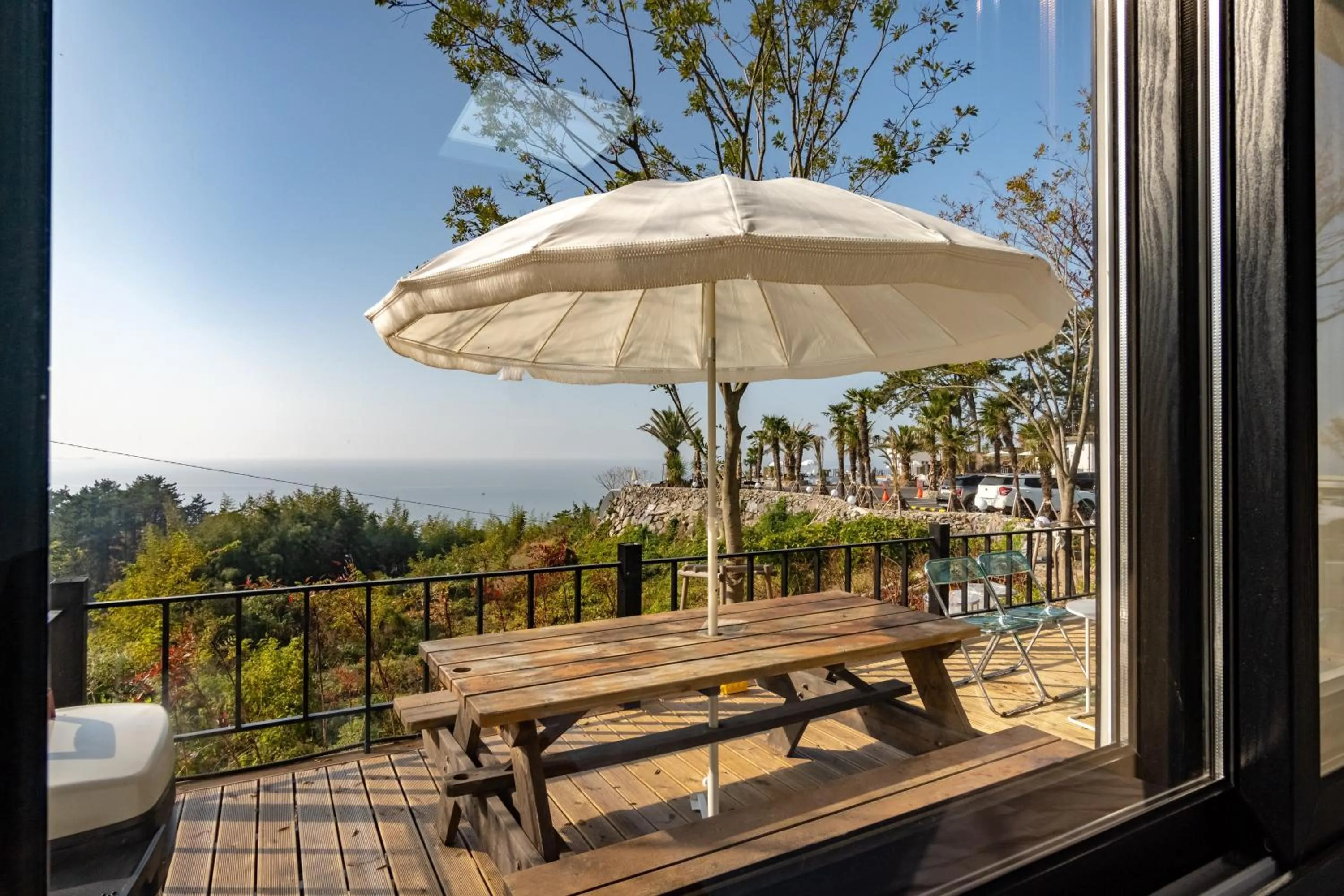 Road96 Caravan and Poolvilla