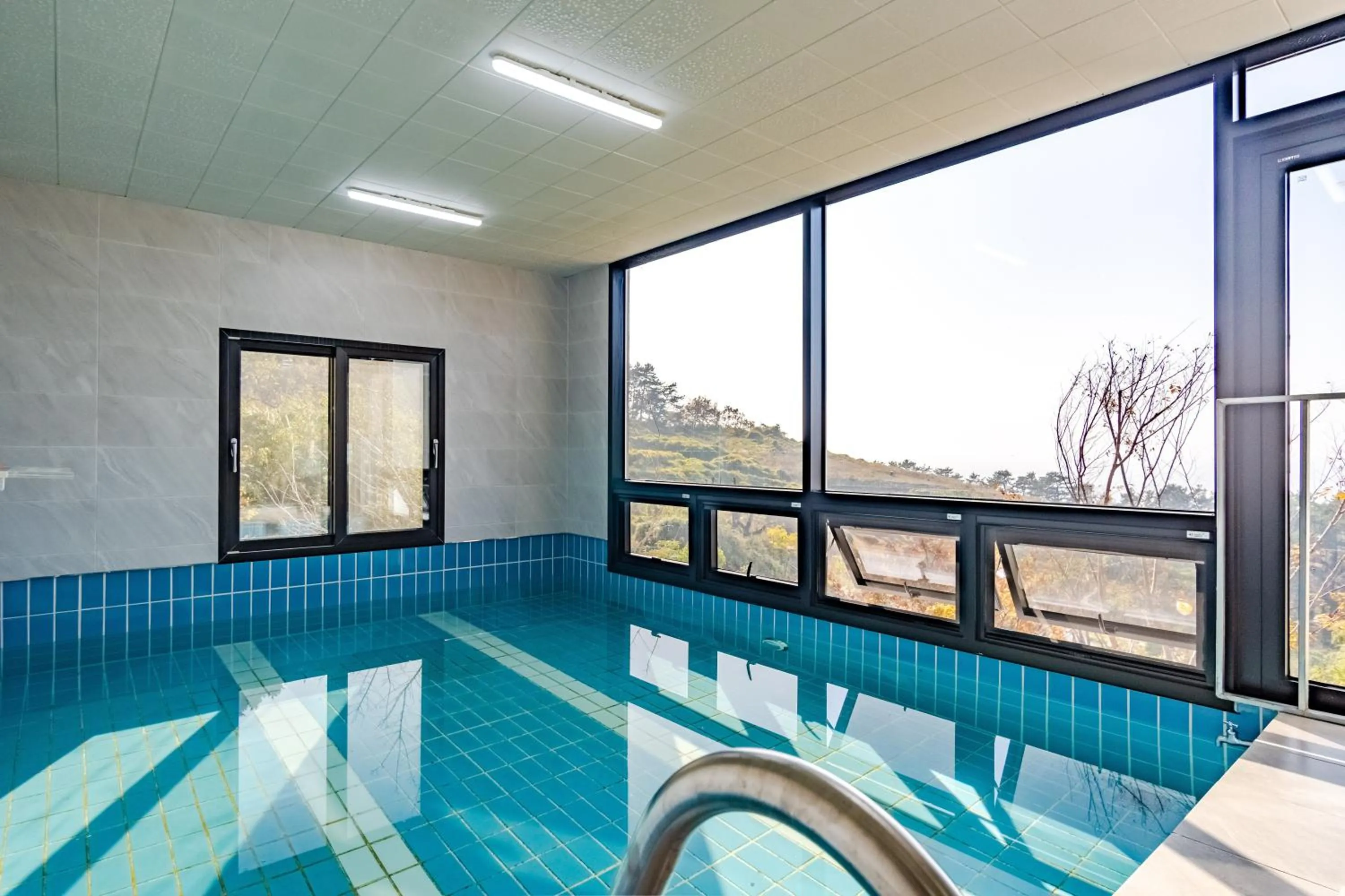 Road96 Caravan and Poolvilla