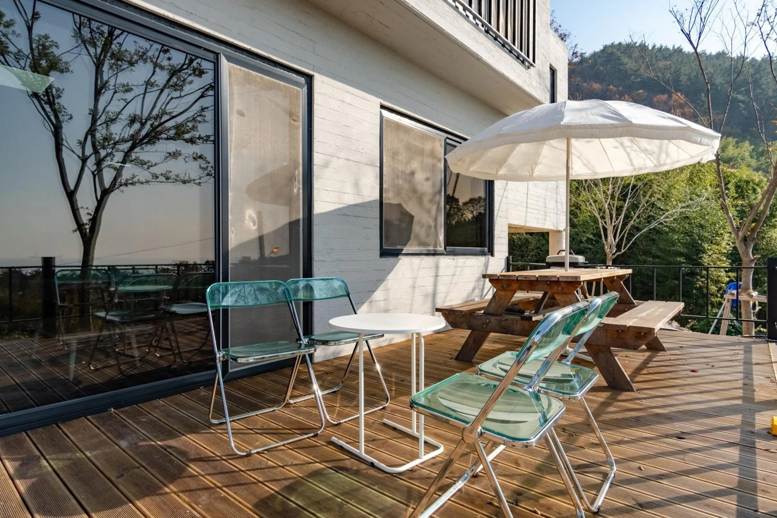 Road96 Caravan and Poolvilla