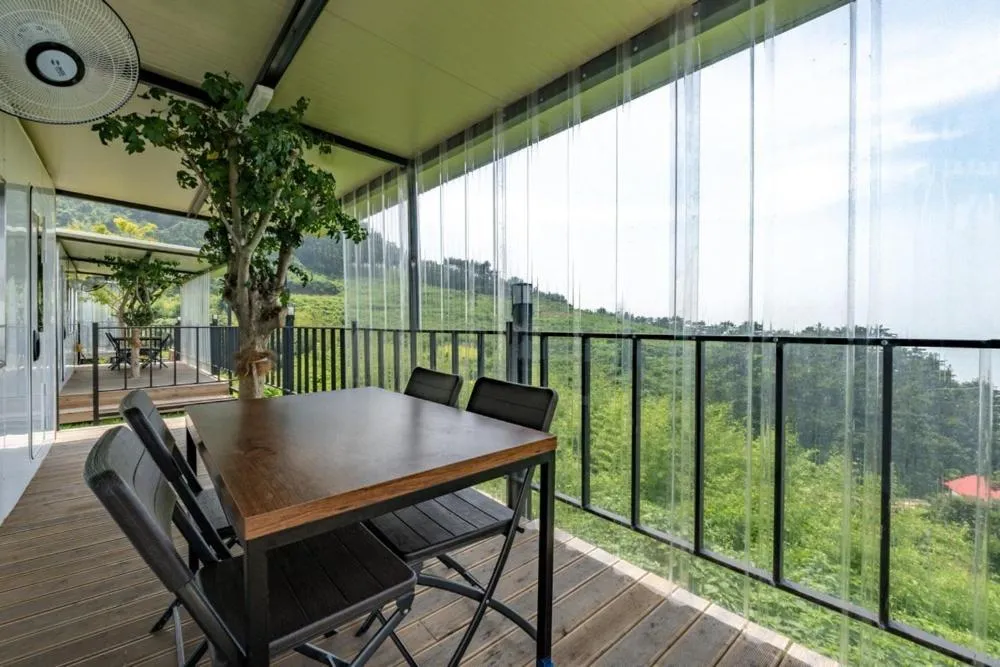 Road96 Caravan and Poolvilla