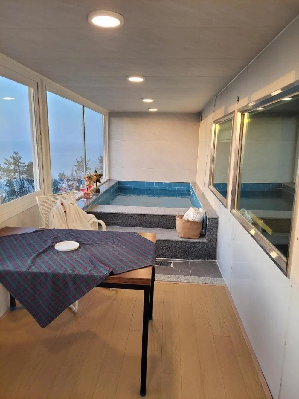 Road96 Caravan and Poolvilla