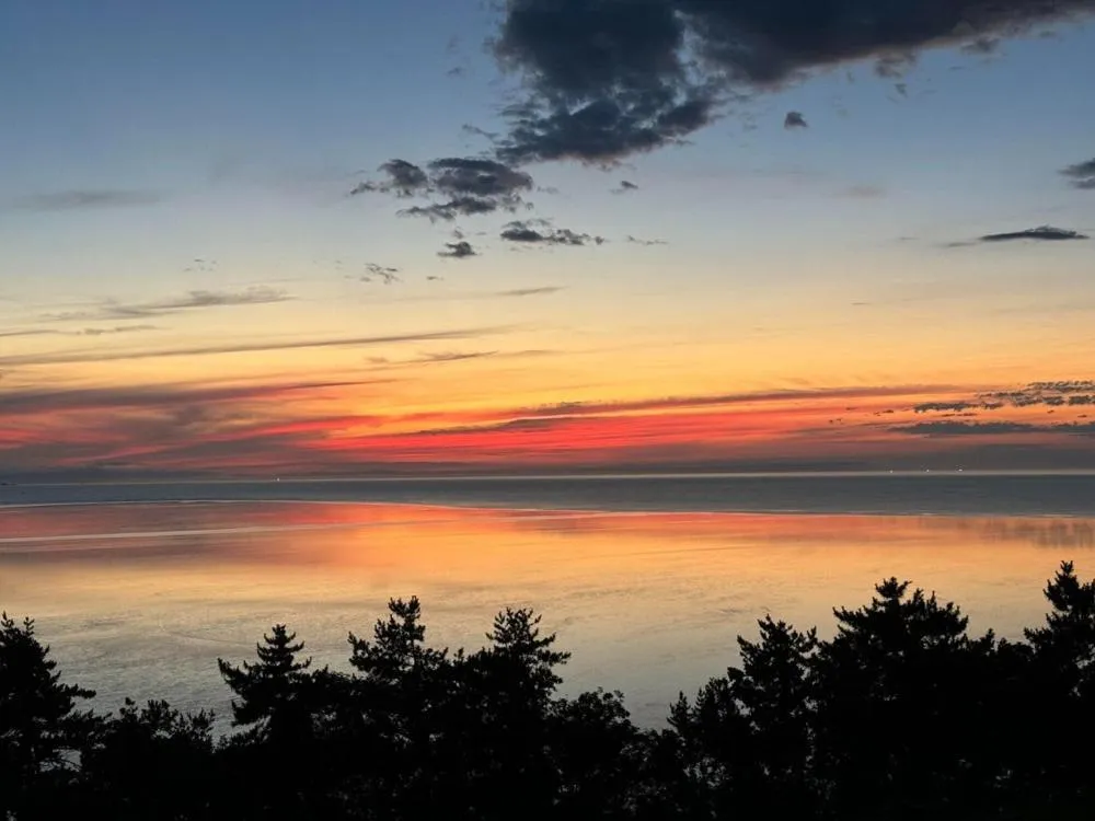 Road96 Caravan and Poolvilla